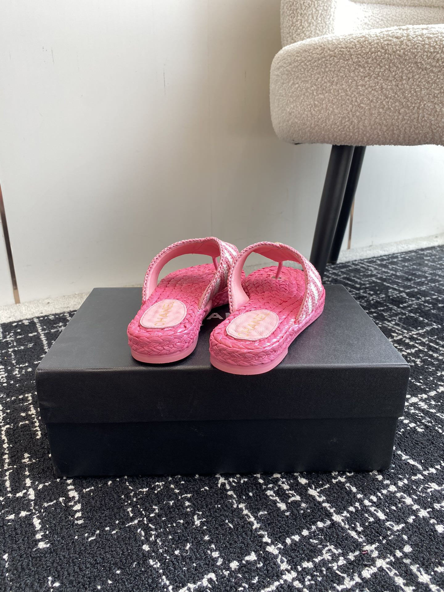 UA Ch**el THONGS SLIDES