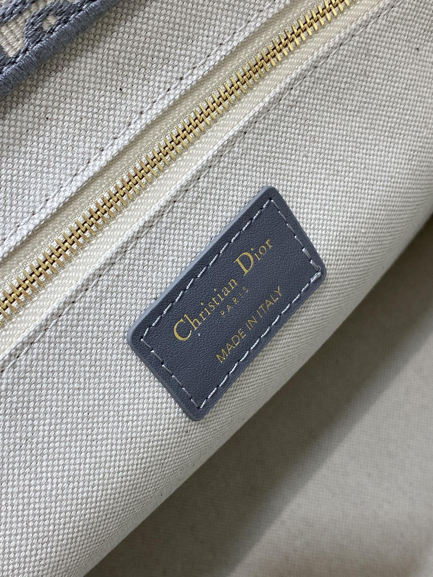 D10r Medium D10r Book Tote Gray D10r Oblique Embroidery and Calfskin 36.5 x 28 x 17.5 cm