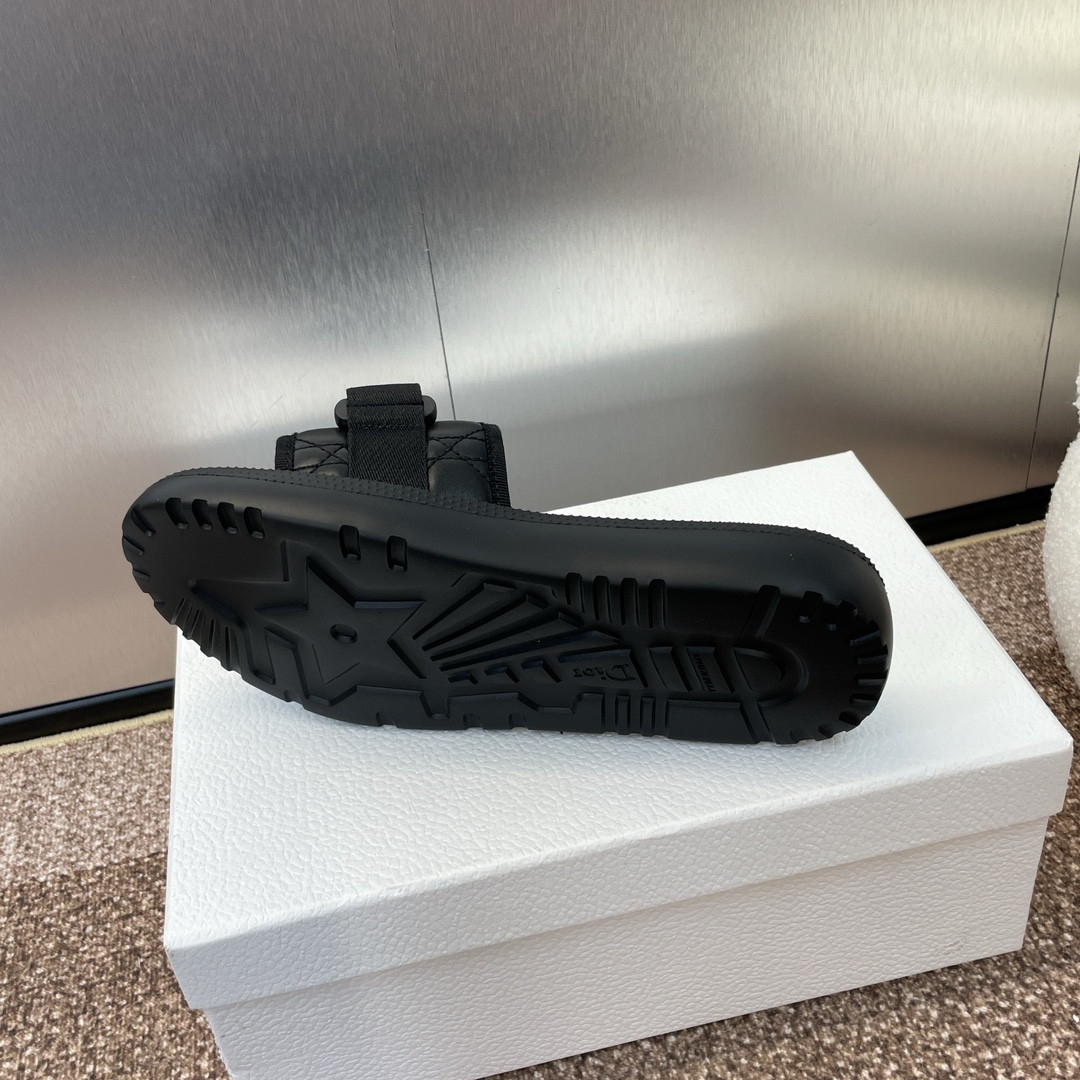 UA D10r D10riviera Dio(r)evolution Slide