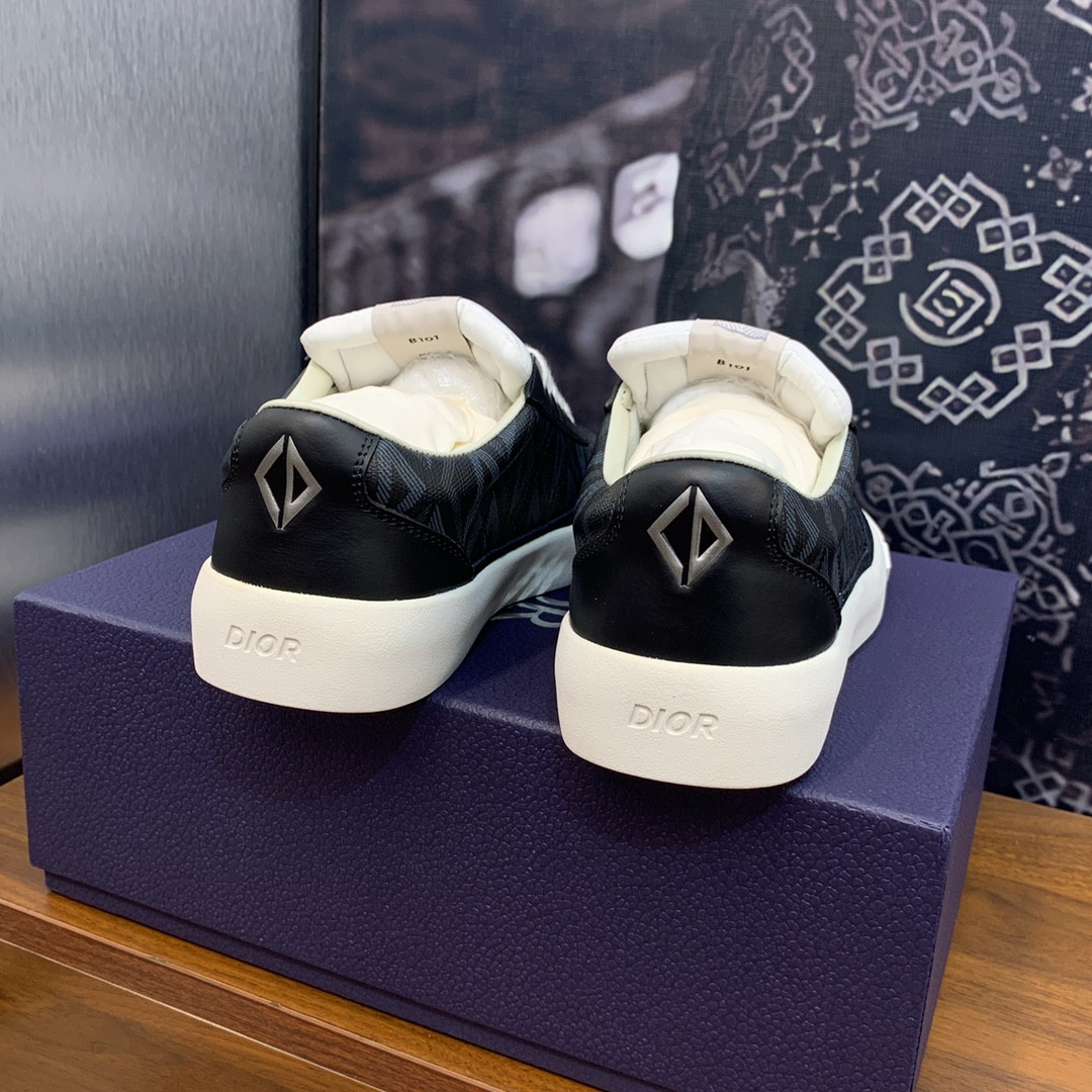 UA D10r B101 Sneaker