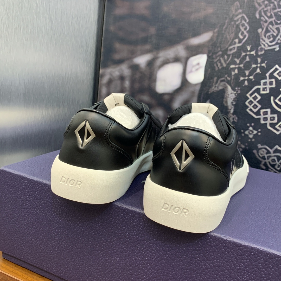 UA D10r B101 Sneaker