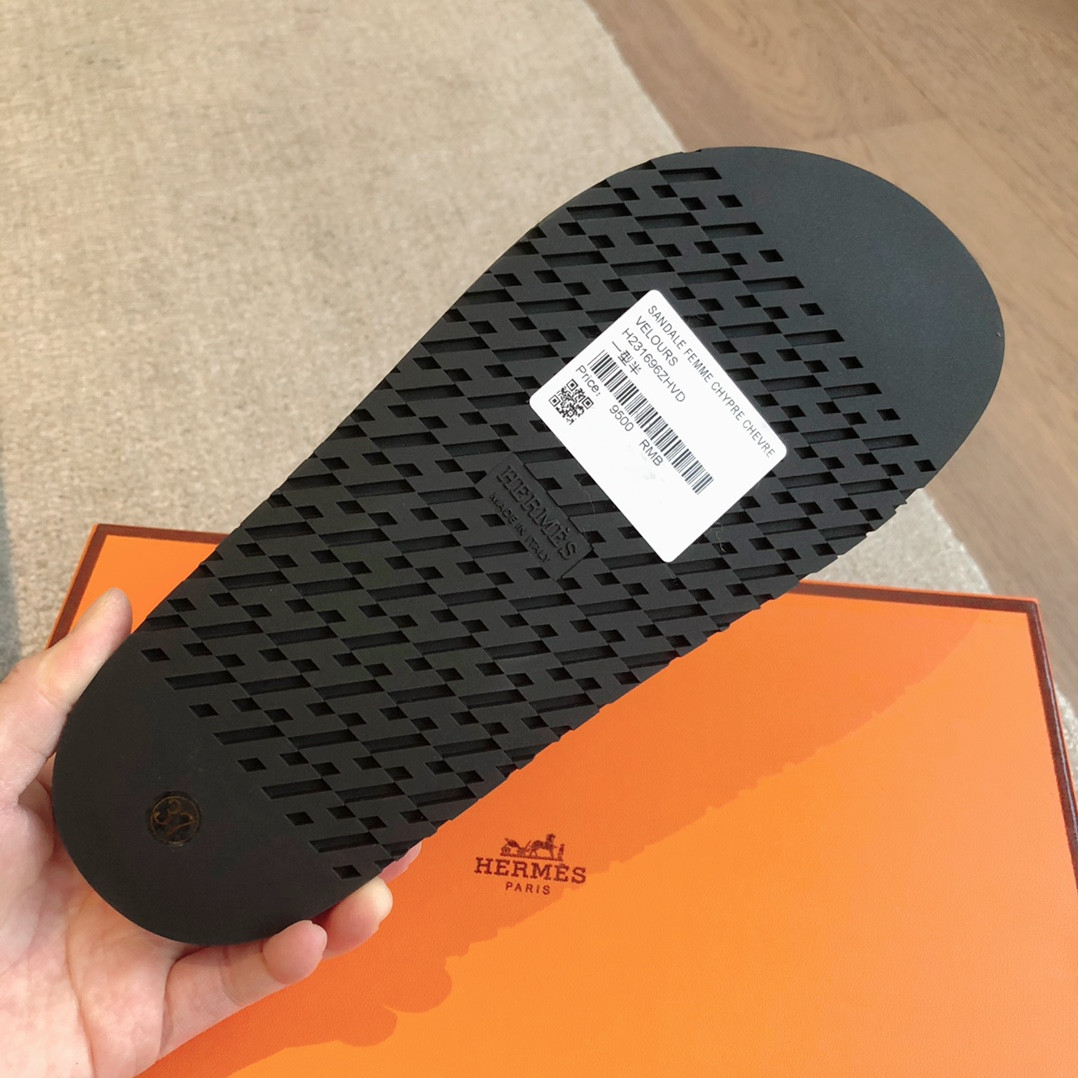 UA H**me5 Empire sandal