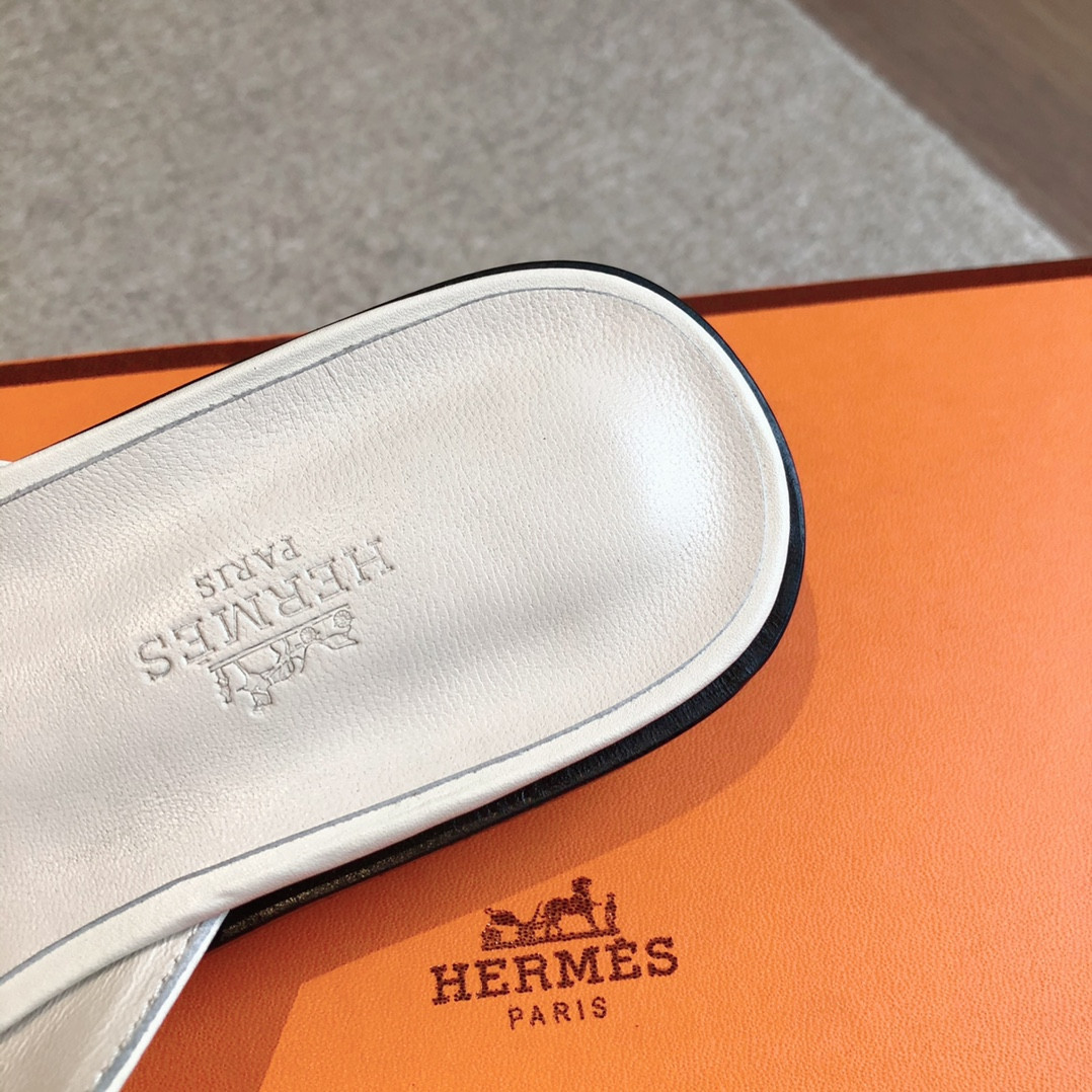 UA H**me5 Isle sandal