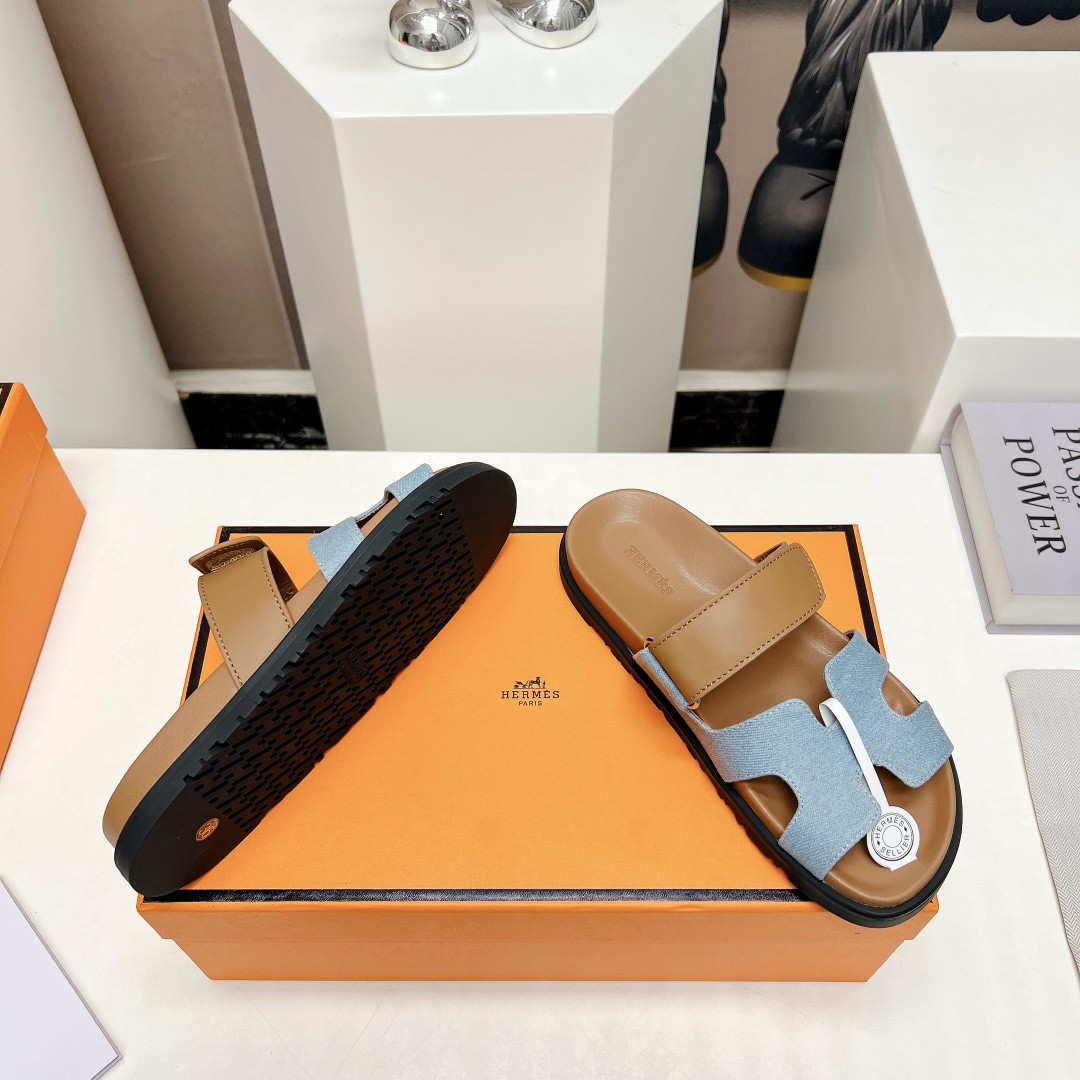 UA H**me5 Chypre sandal