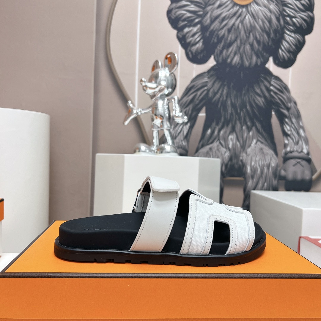 UA H**me5 Chypre sandal