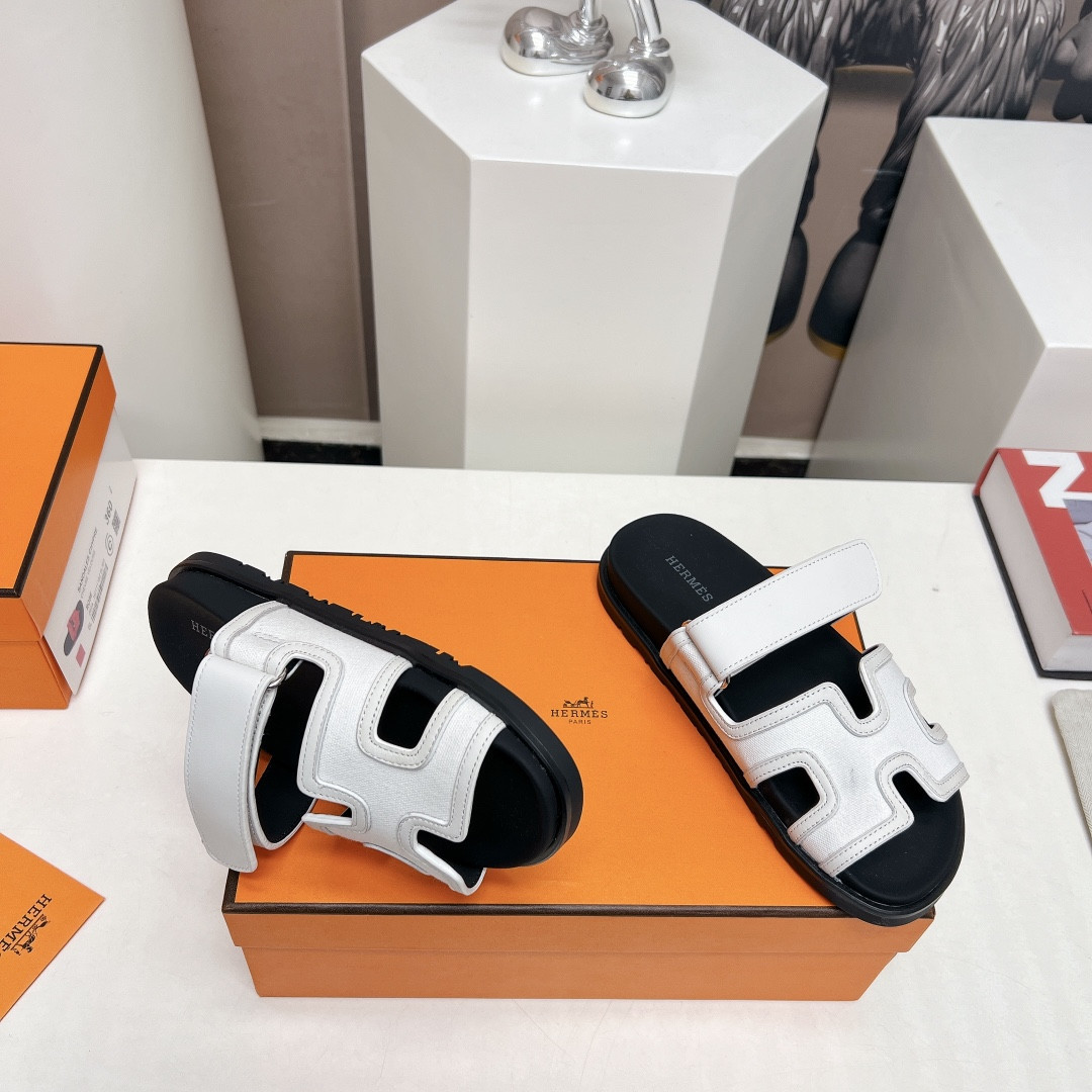 UA H**me5 Chypre sandal