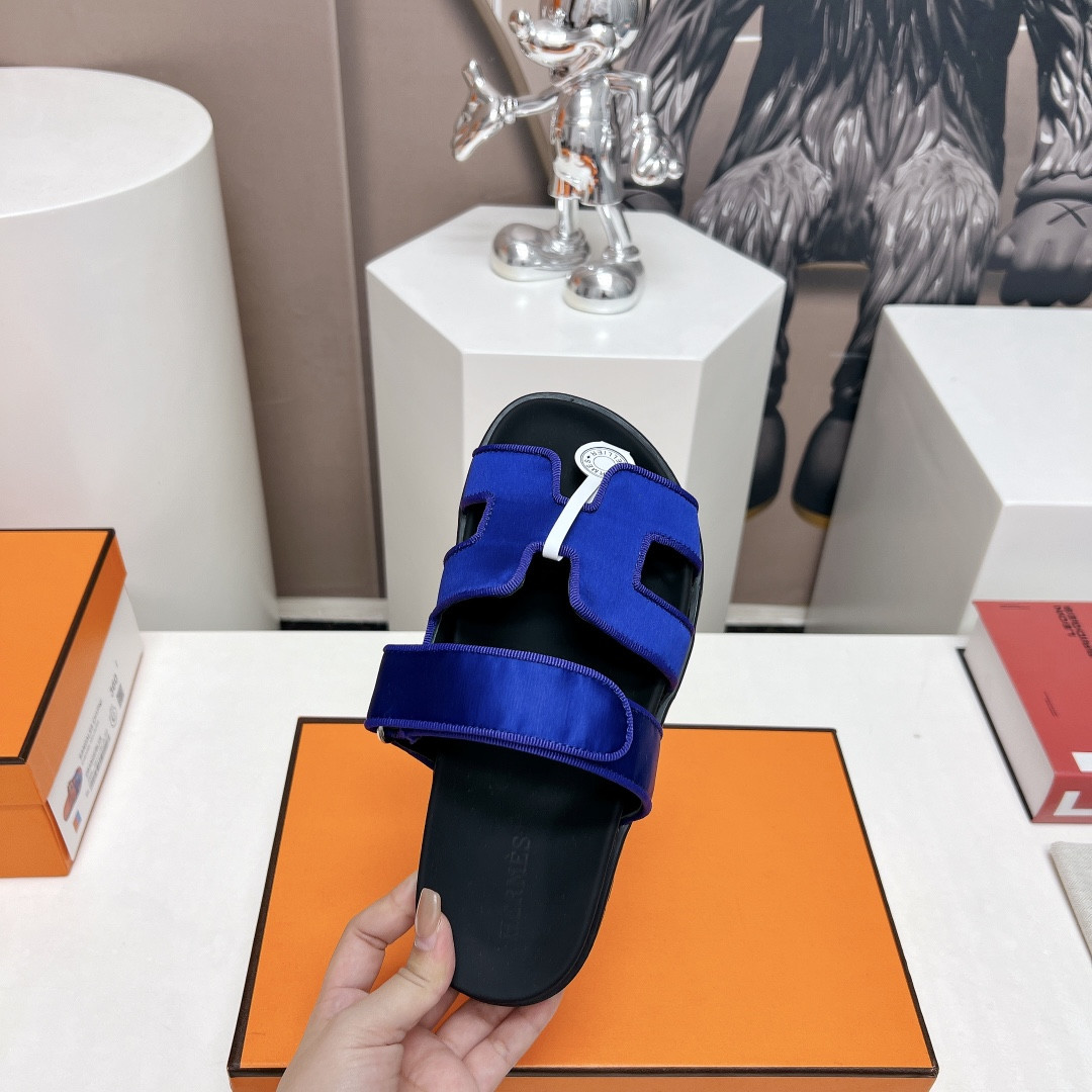 UA H**me5 Chypre sandal