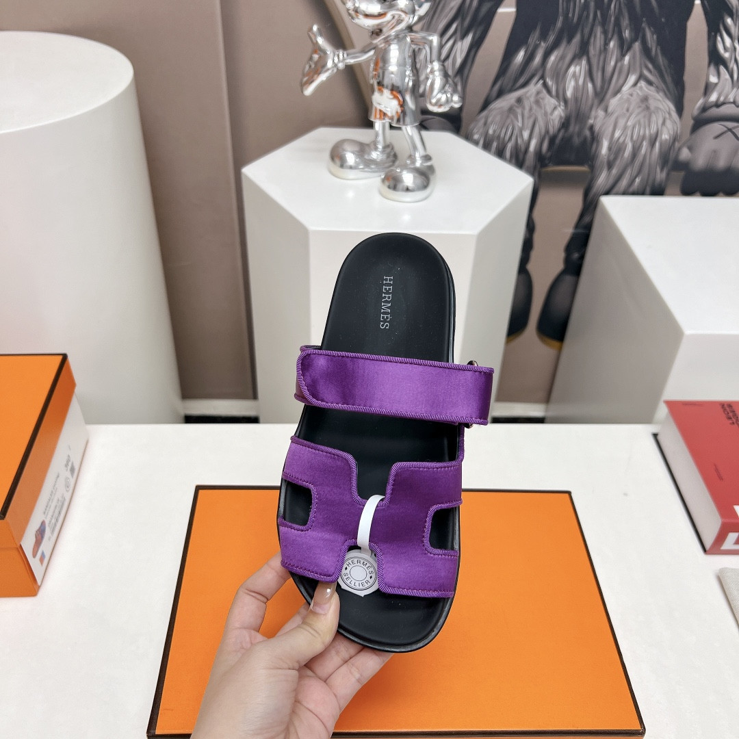 UA H**me5 Chypre sandal