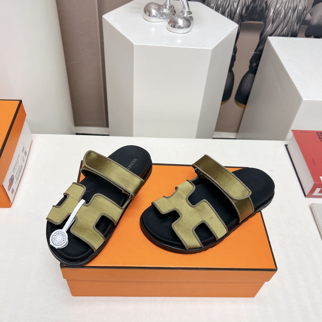 UA H**me5 Chypre sandal