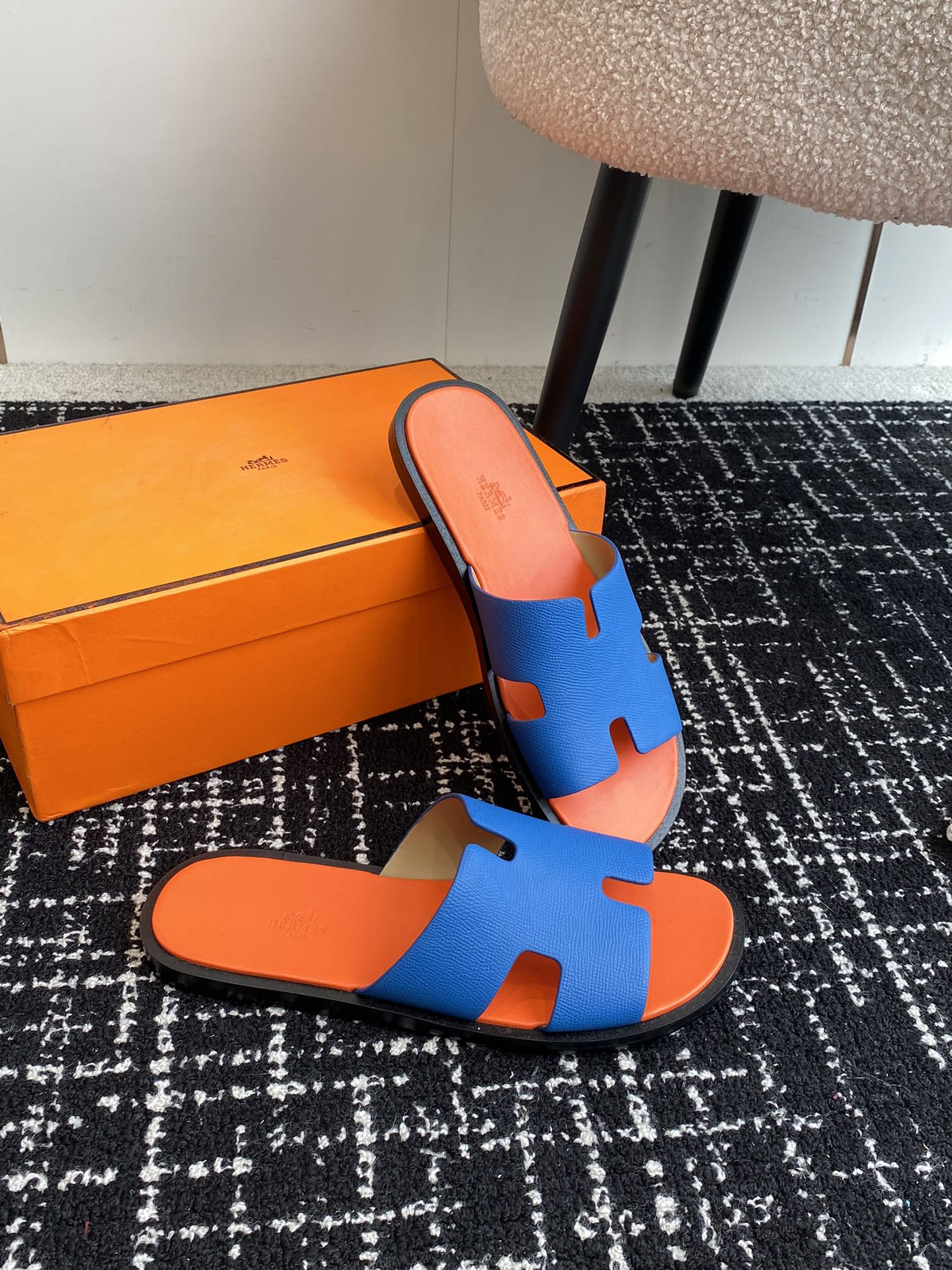 UA H**me5 Izmir sandal