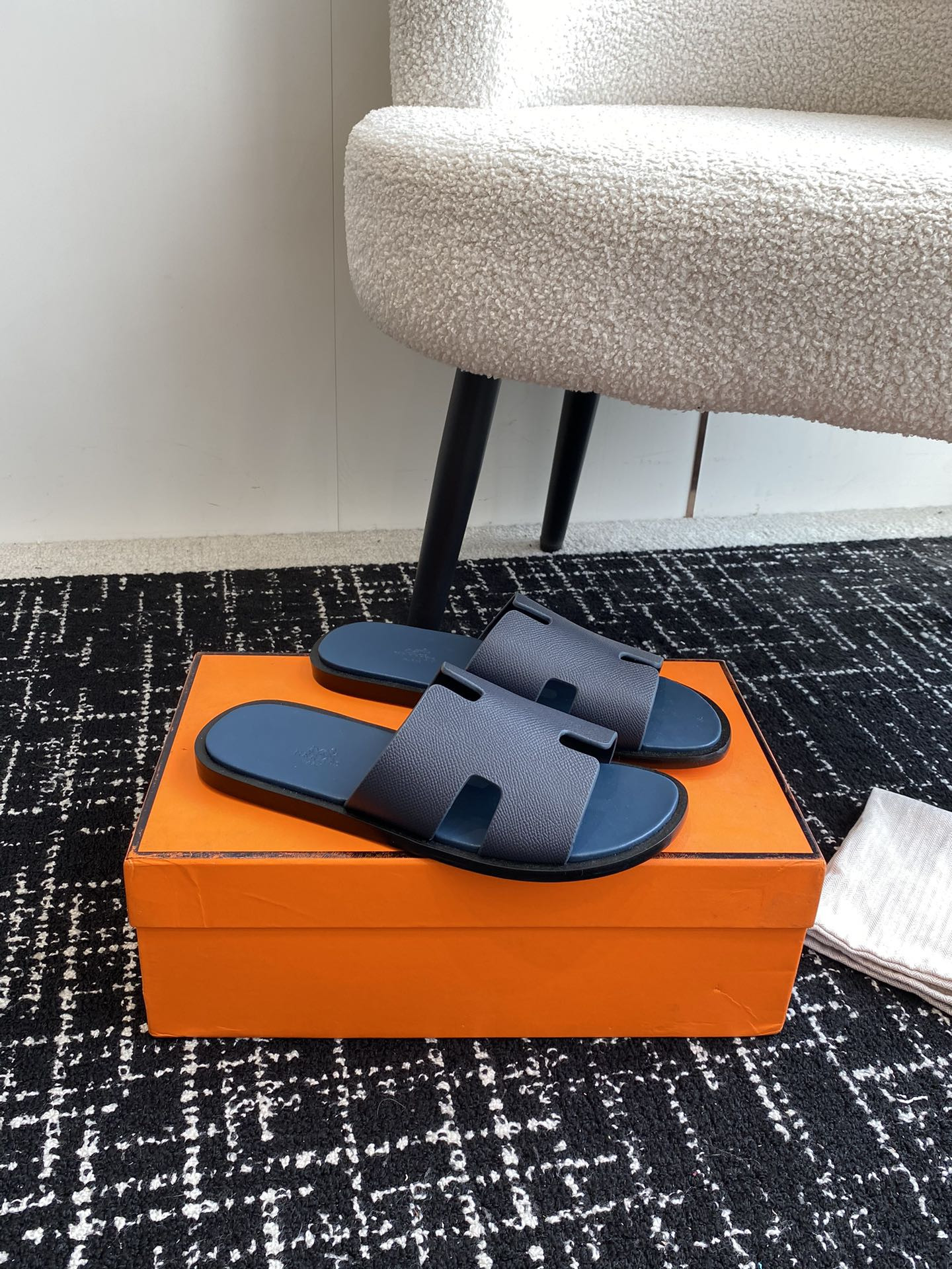 UA H**me5 Izmir sandal