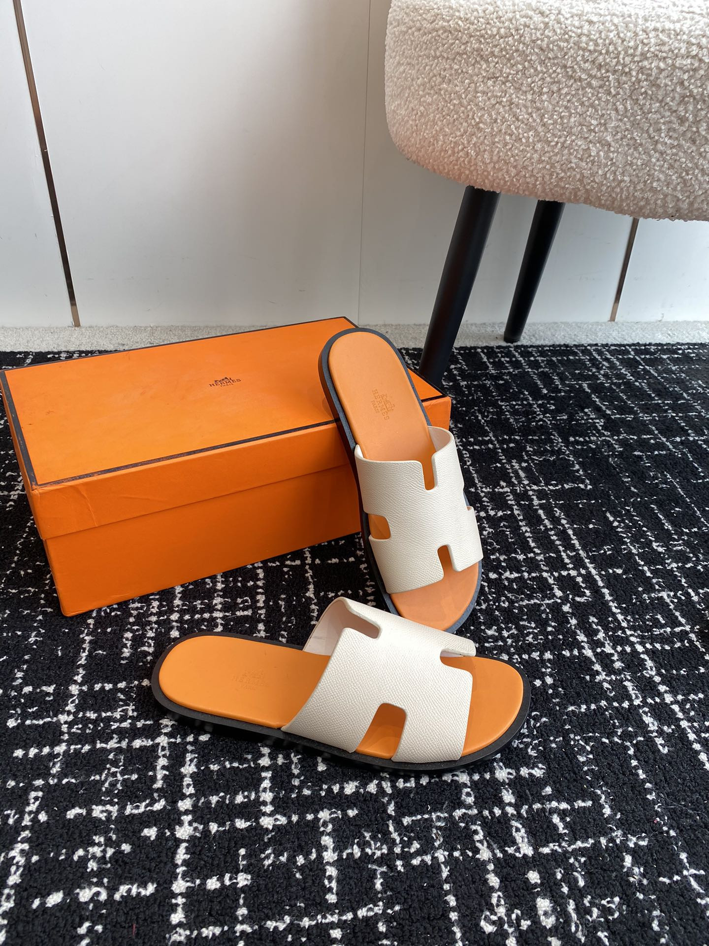 UA H**me5 Izmir sandal