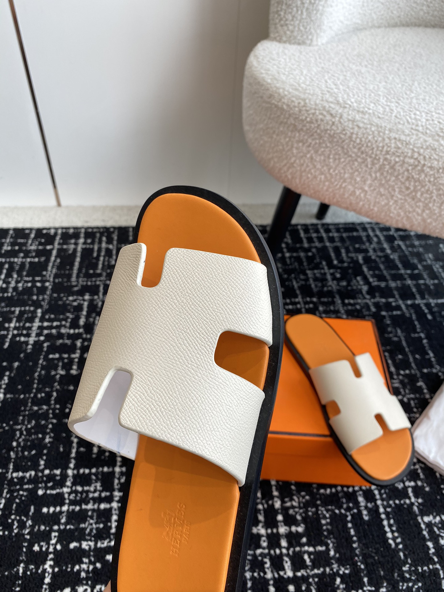 UA H**me5 Izmir sandal
