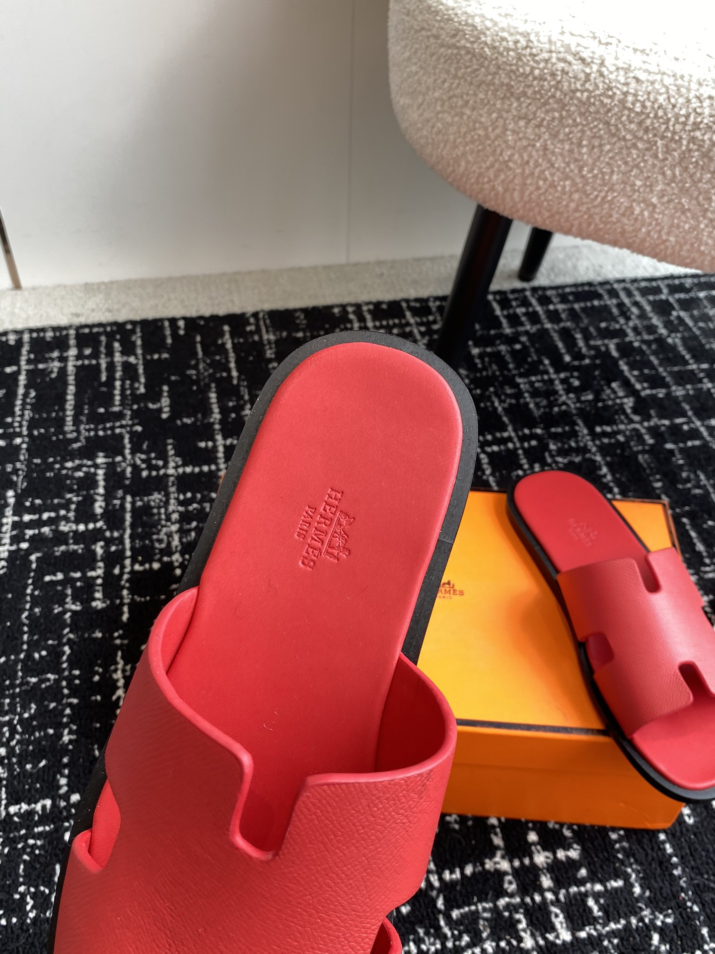 UA H**me5 Izmir sandal