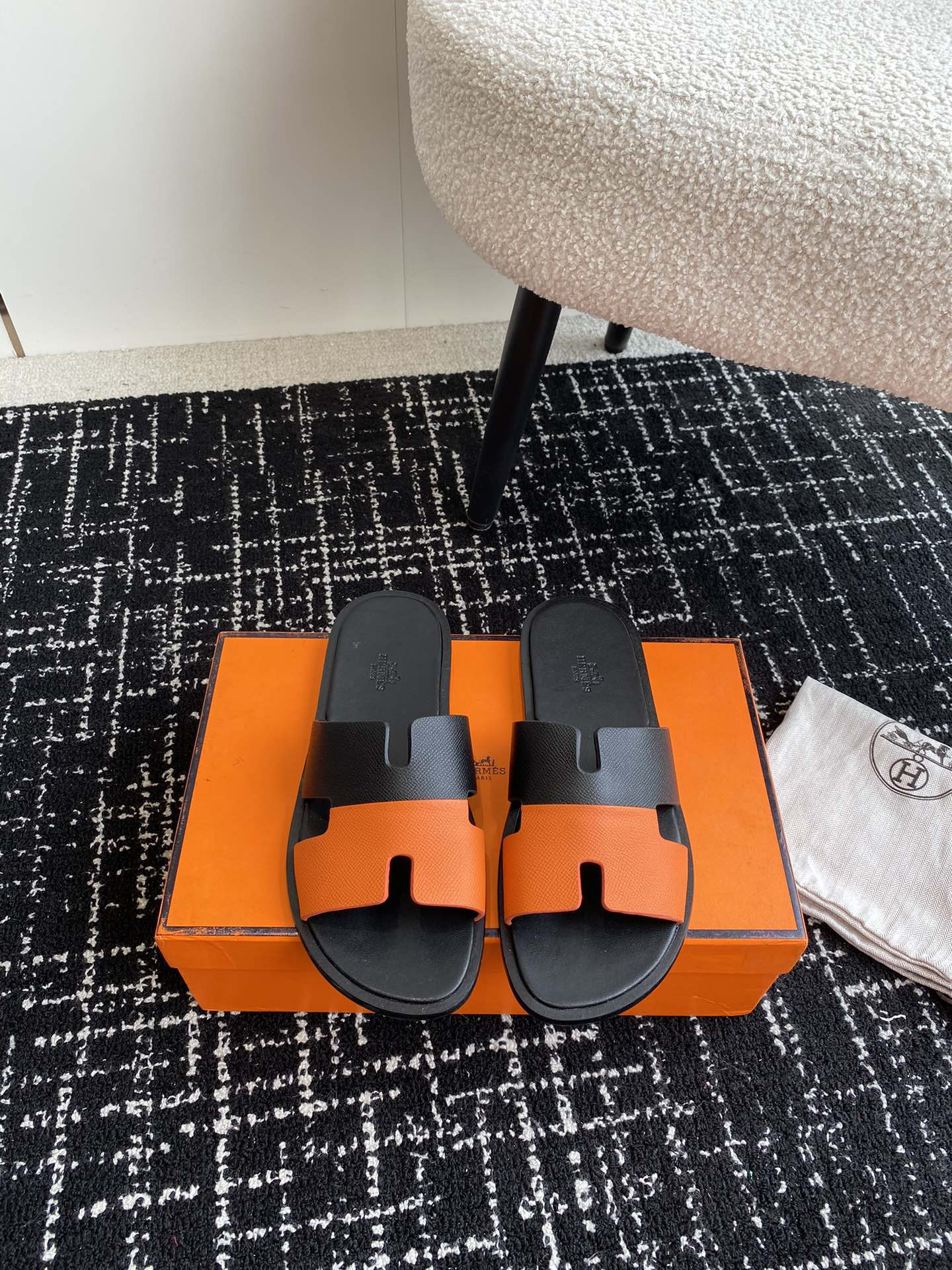 UA H**me5 Izmir sandal