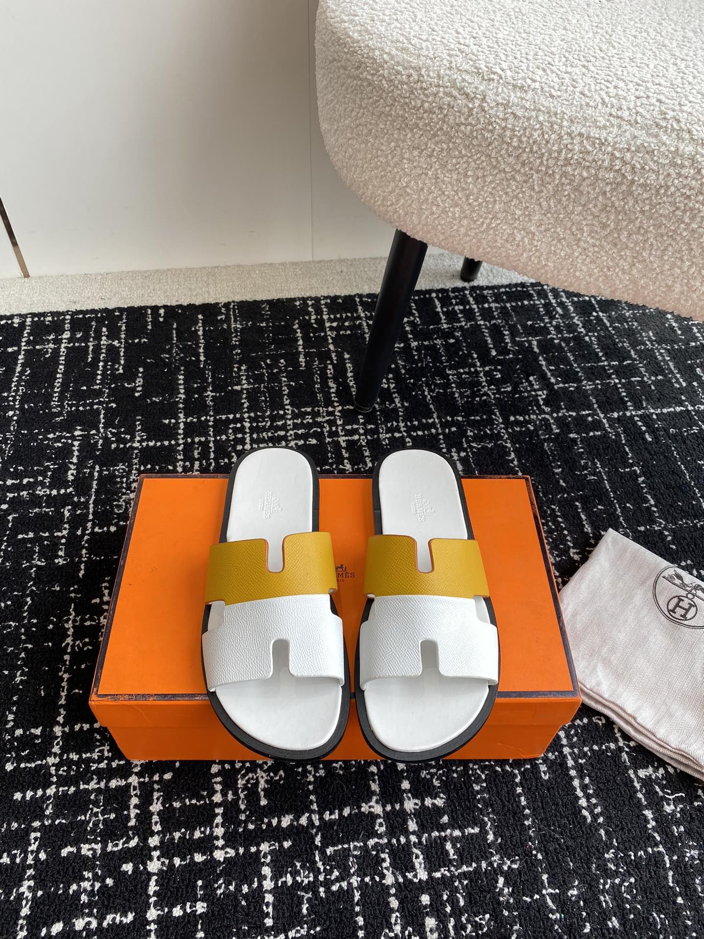 UA H**me5 Izmir sandal