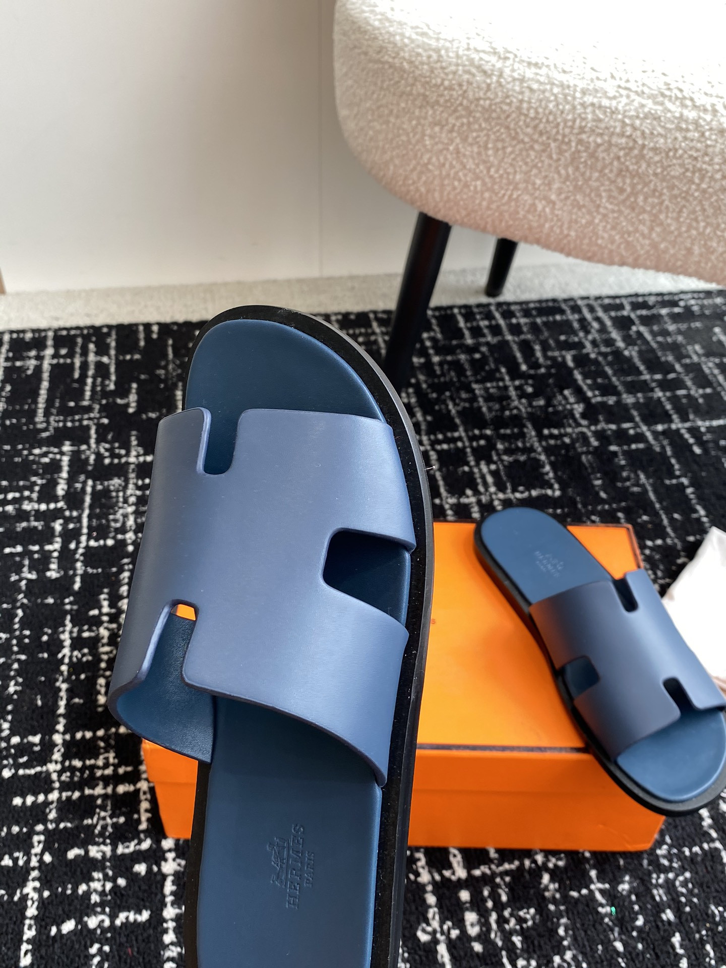 UA H**me5 Izmir sandal
