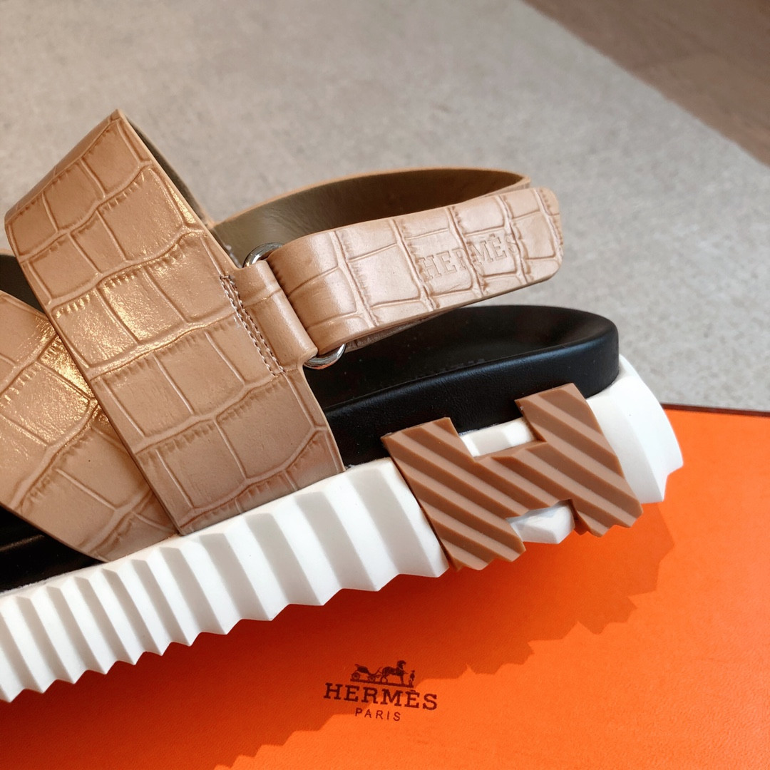 UA H**me5 Electric sandal