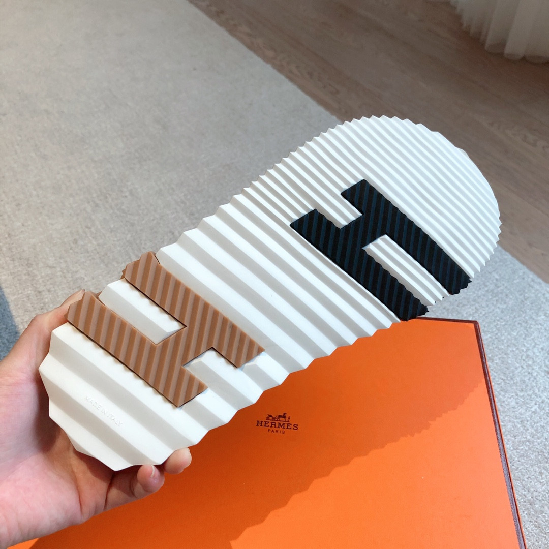UA H**me5 Electric sandal