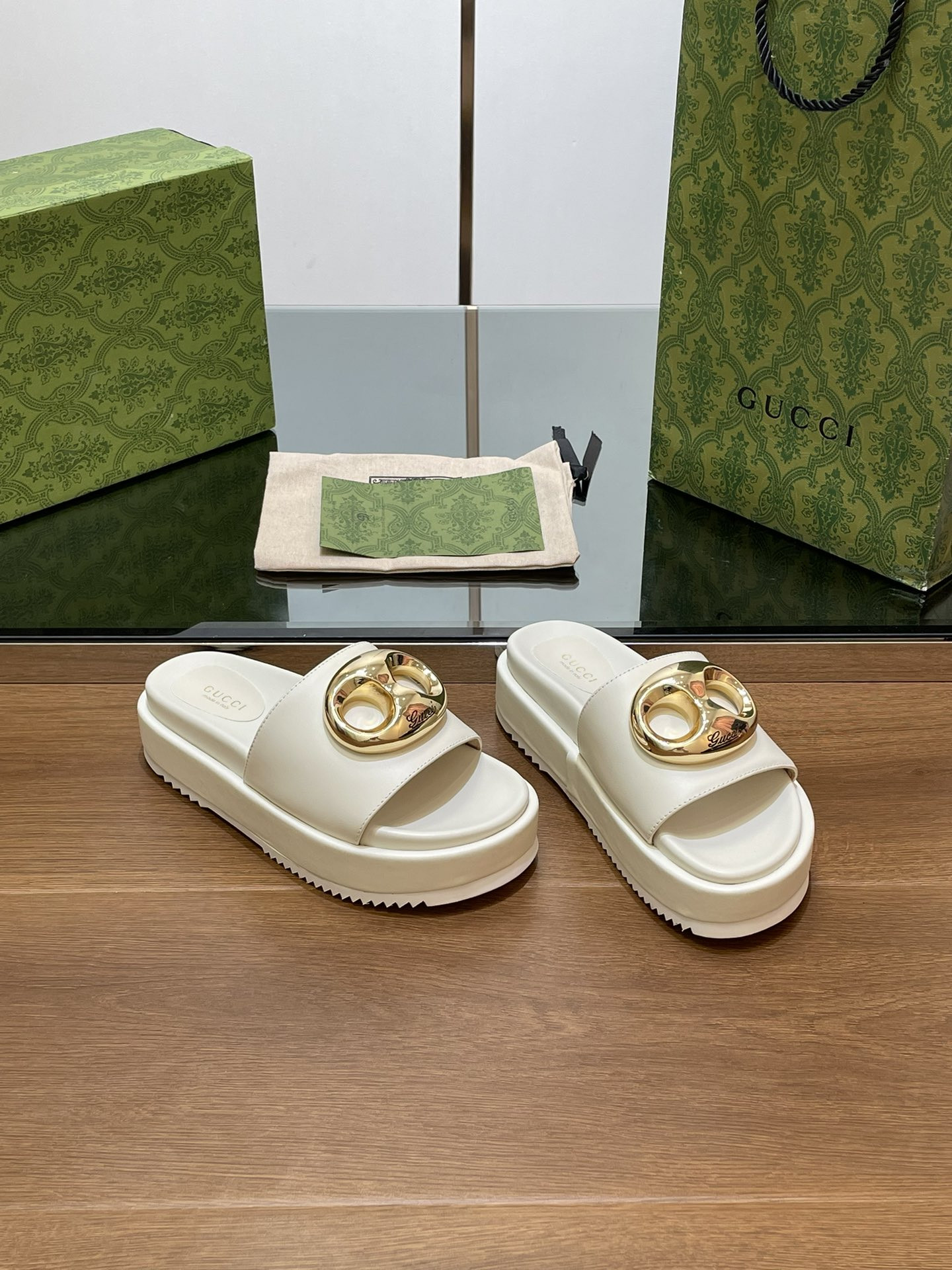 UA Gvc*1 MARINA CHAIN SLIDE