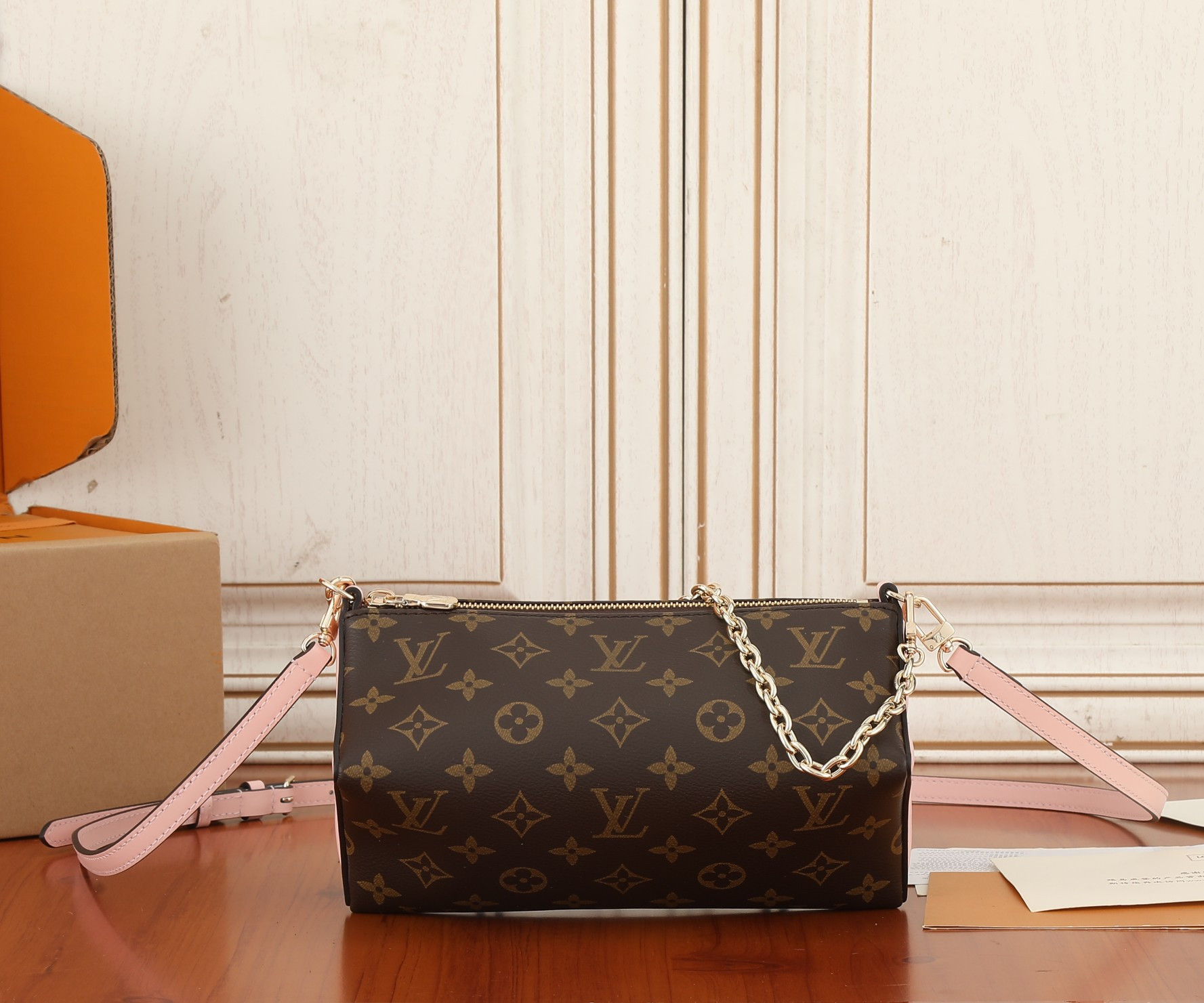 LV Bloom Pouch M11303 22.5x13x13CM