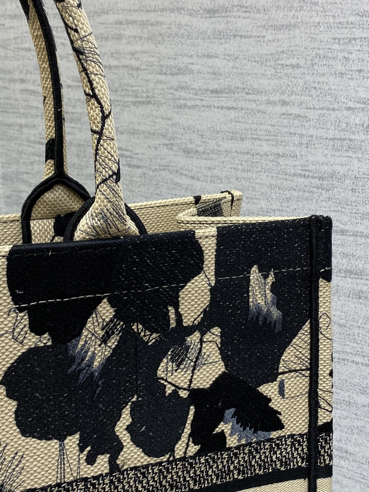 D10r Tote 42 x 18 x 35cm