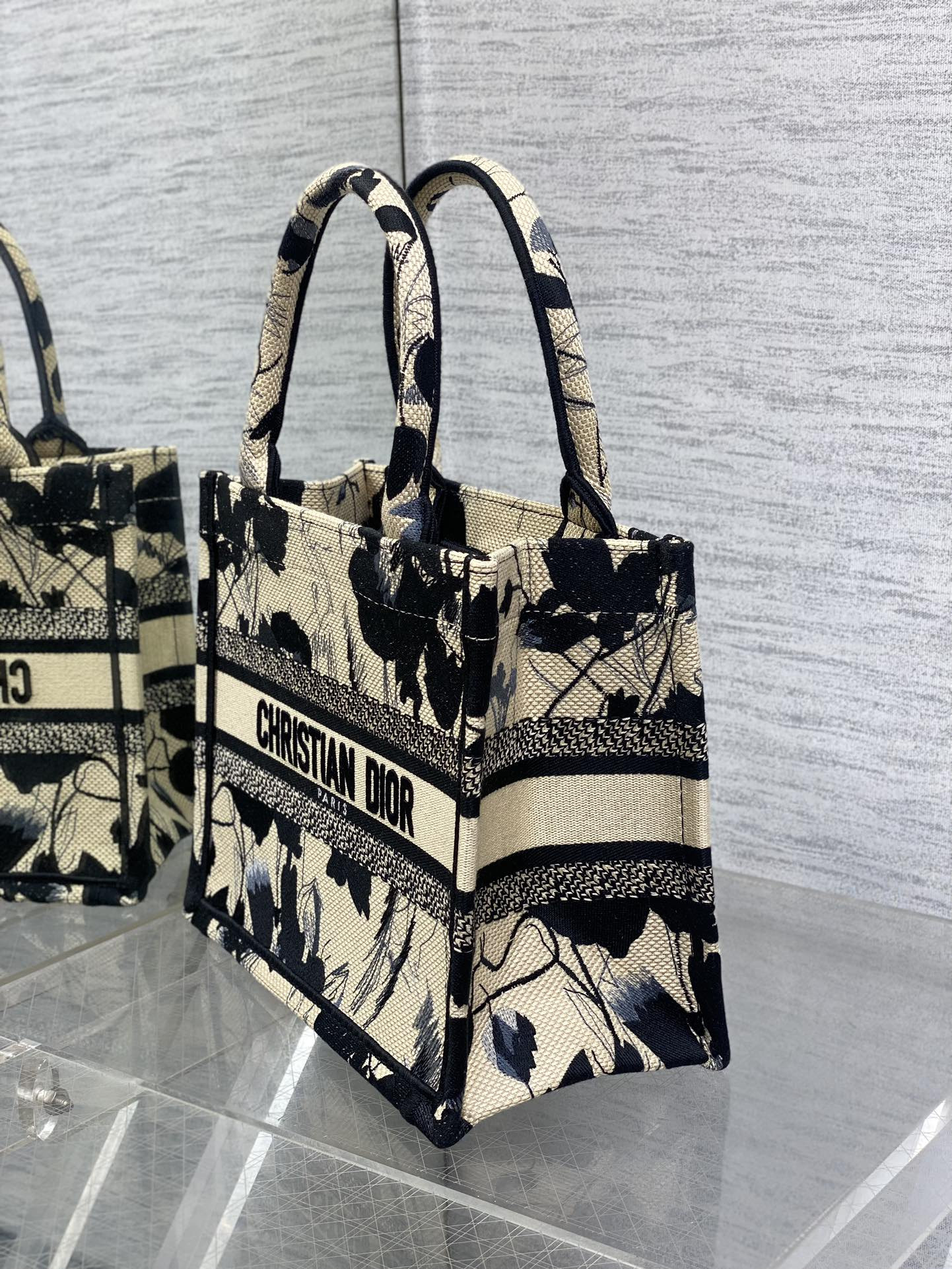 D10r Tote 26 x 8 x 22cm