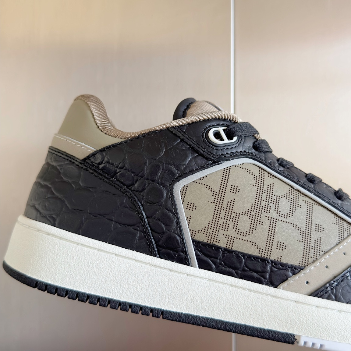 UA D10r B27 Sneaker