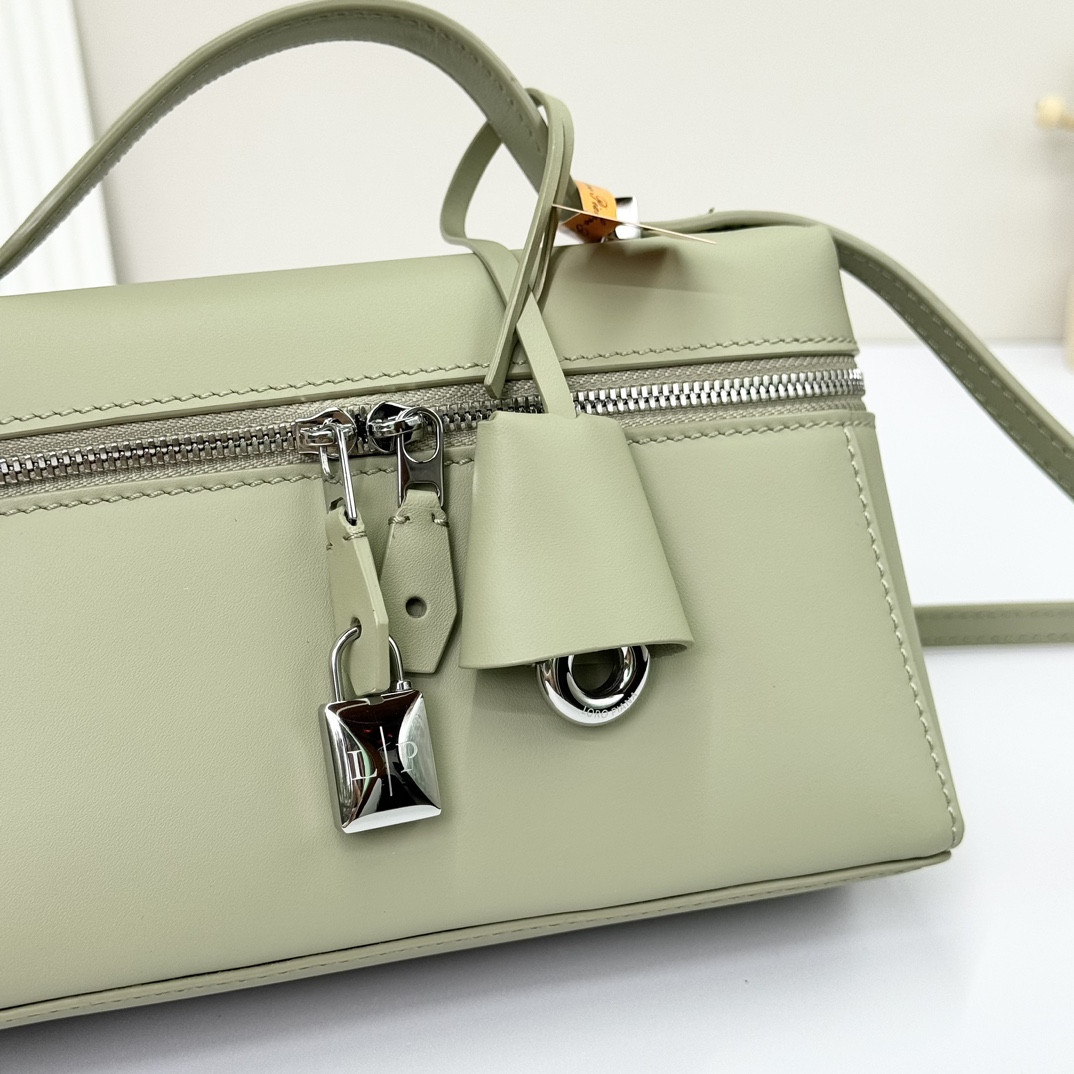 L0r0 P1ana Extra Pocket L19  Smooth Calfskin 11 x 19 x 6.5 cm
