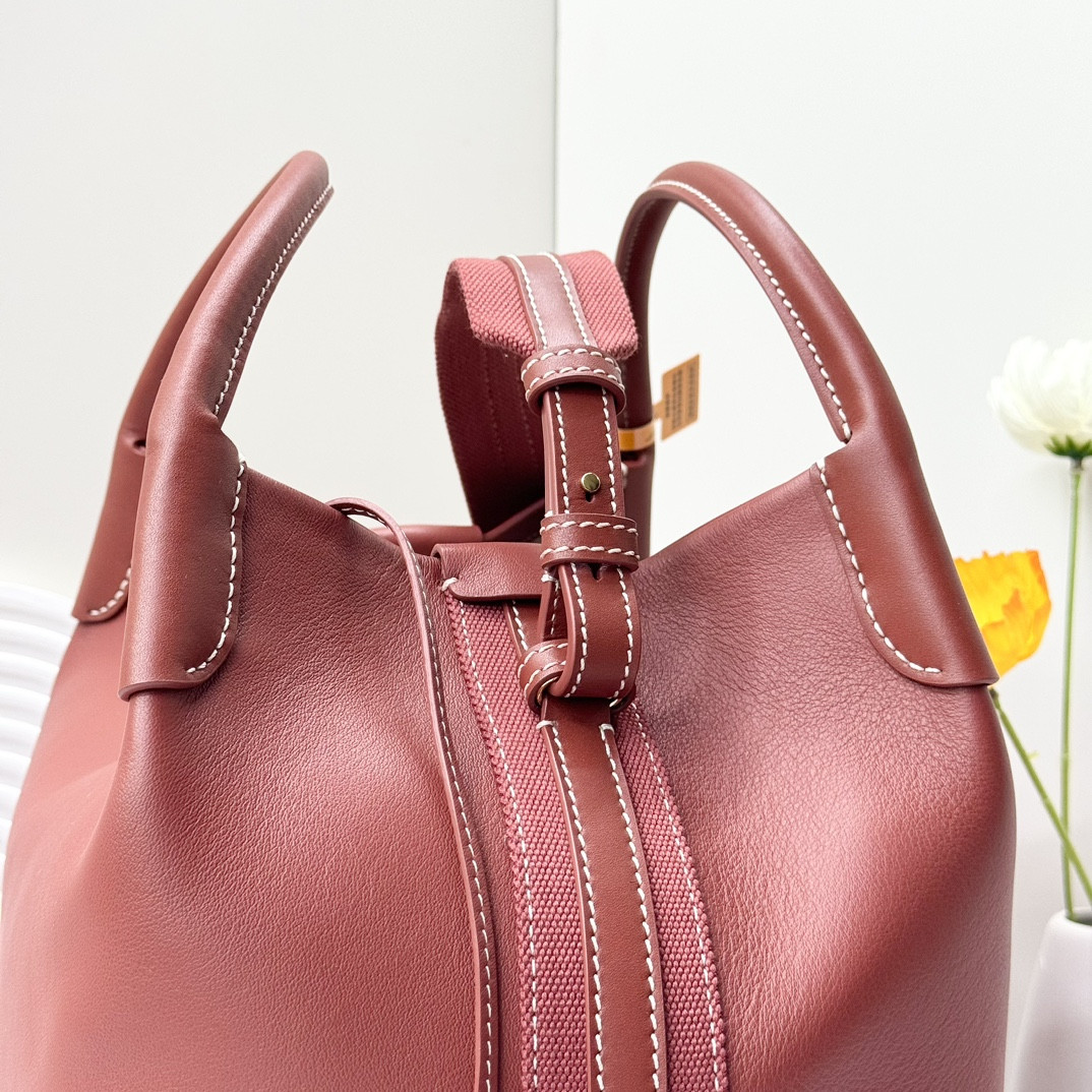 L0r0 P1ana Large Bale Bag Smooth Calfskin 24 x 20 x 27 cm