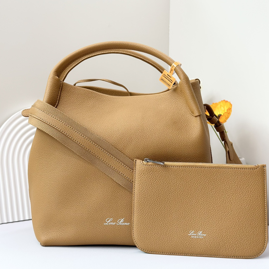 L0r0 P1ana Large Bale Bag Grained Calfskin 24 x 20 x 27 cm