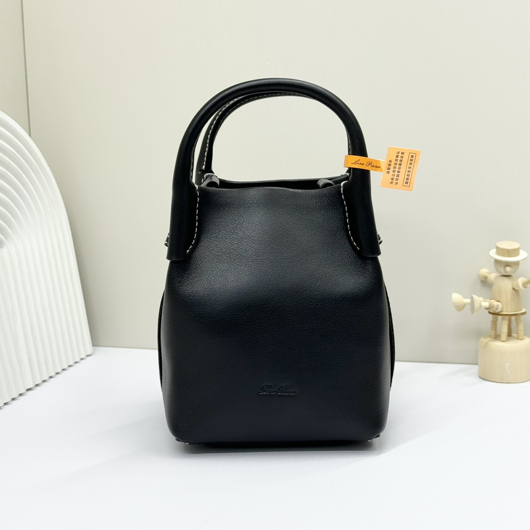 L0r0 P1ana Micro Bale bag Smooth Calfskin 23 x 16 x 14 cm
