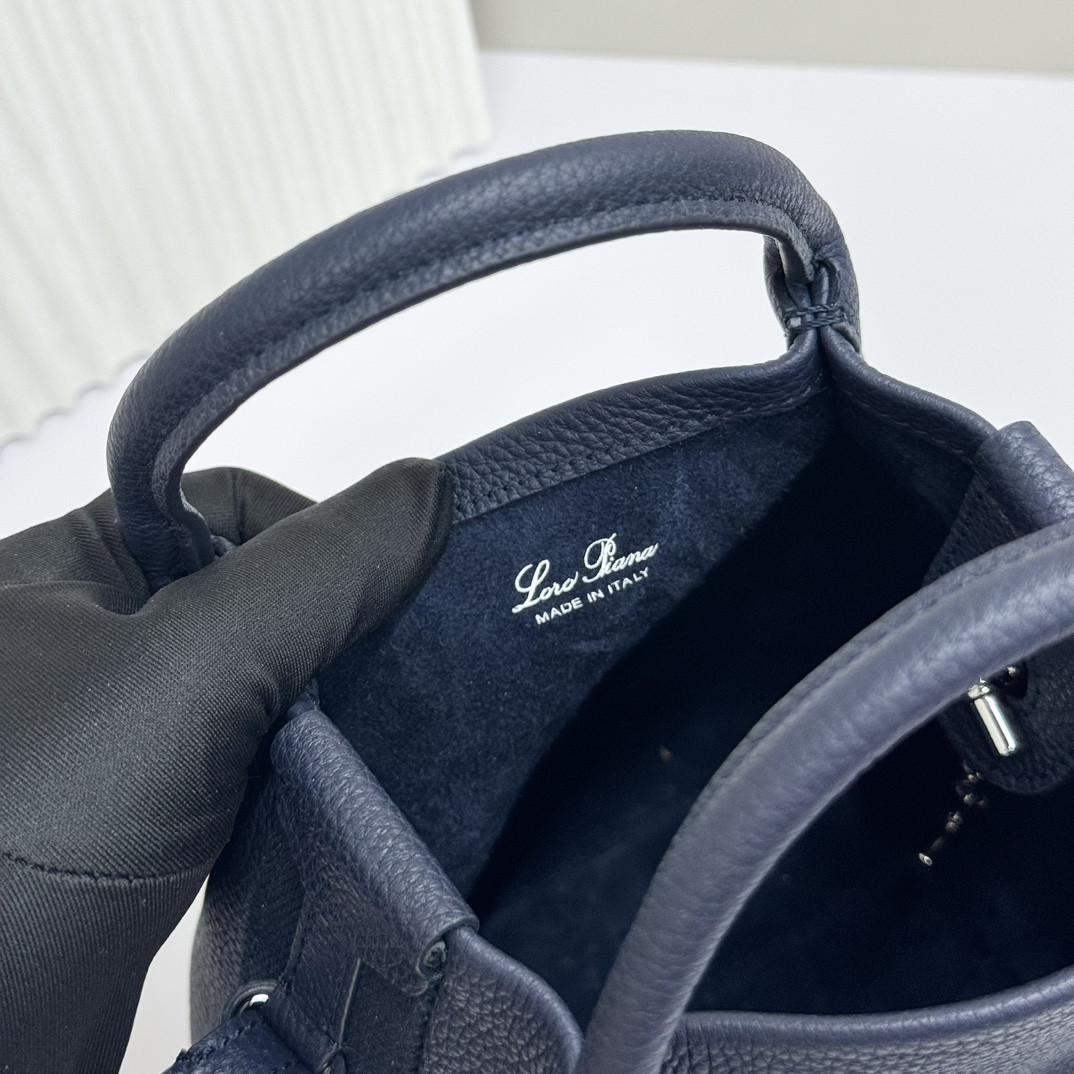 L0r0 P1ana Micro Bale bag Grained Calfskin 16x13x13cm