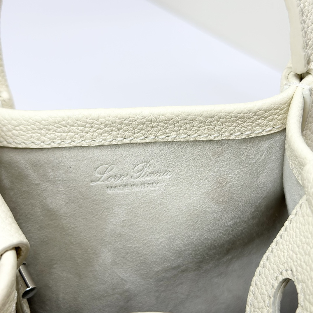 L0r0 P1ana Micro Bale bag Grained Calfskin 23 x 16 x 14 cm