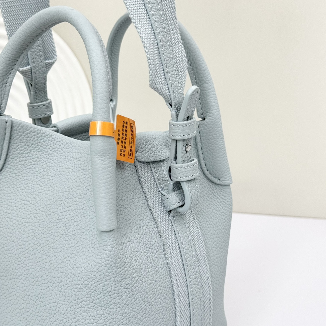 L0r0 P1ana Micro Bale bag Grained Calfskin 23 x 16 x 14 cm