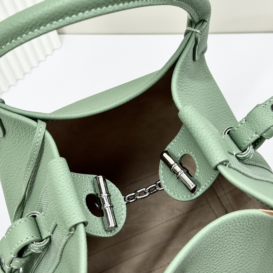 L0r0 P1ana Small Bale Bag Grained Calfskin 17 x 17 x 21 cm