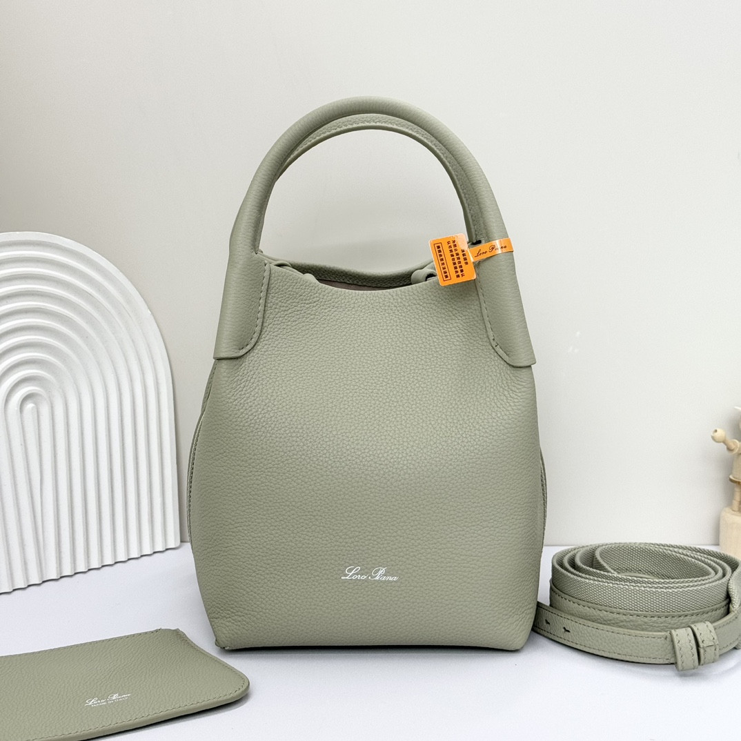 L0r0 P1ana Small Bale Bag Grained Calfskin 17 x 17 x 21 cm