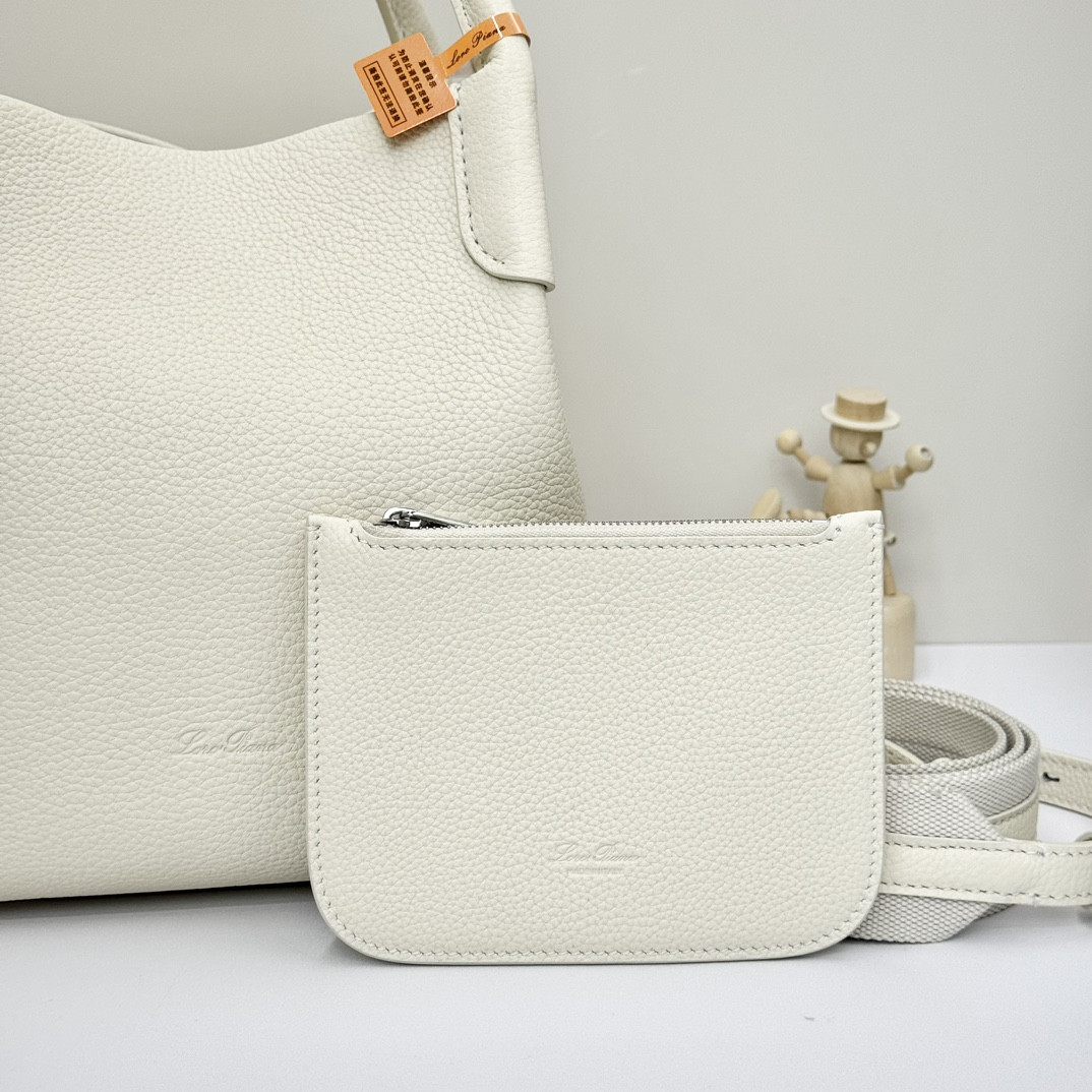 L0r0 P1ana Small Bale Bag Grained Calfskin 17 x 17 x 21 cm