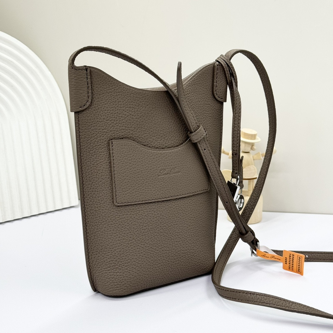 L0r0 P1ana Mini Bale Bag Calfskin 20x15x4cm