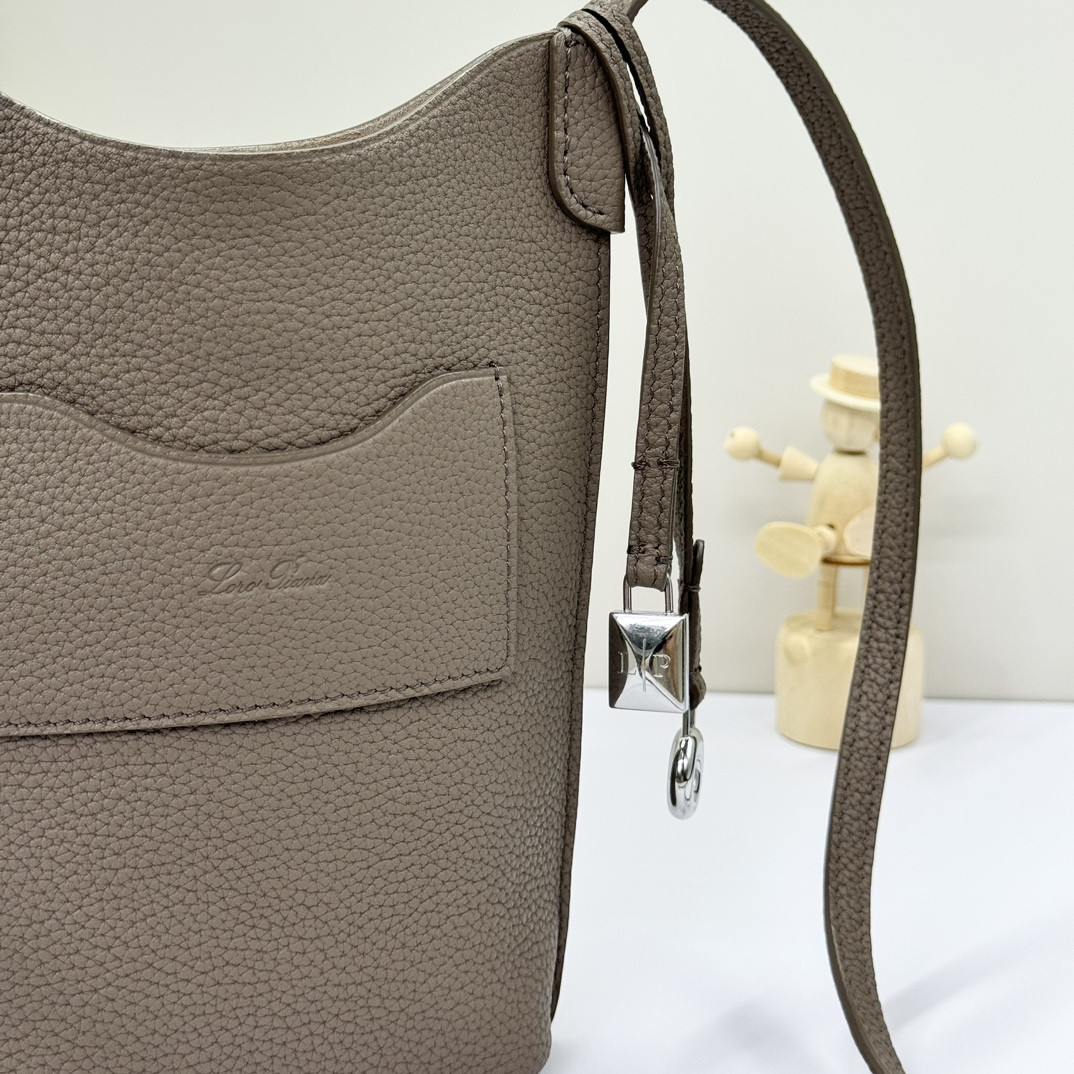 L0r0 P1ana Mini Bale Bag Calfskin 20x15x4cm