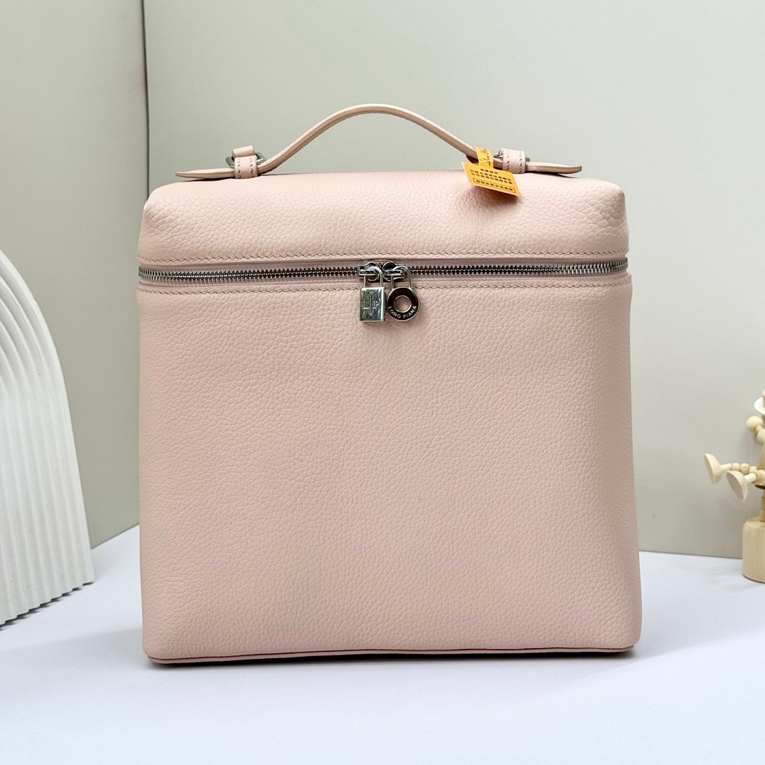 L0r0 P1ana Extra Pocket backpack L23.5 Grained Calfskin 23 x 21 x 8 cm