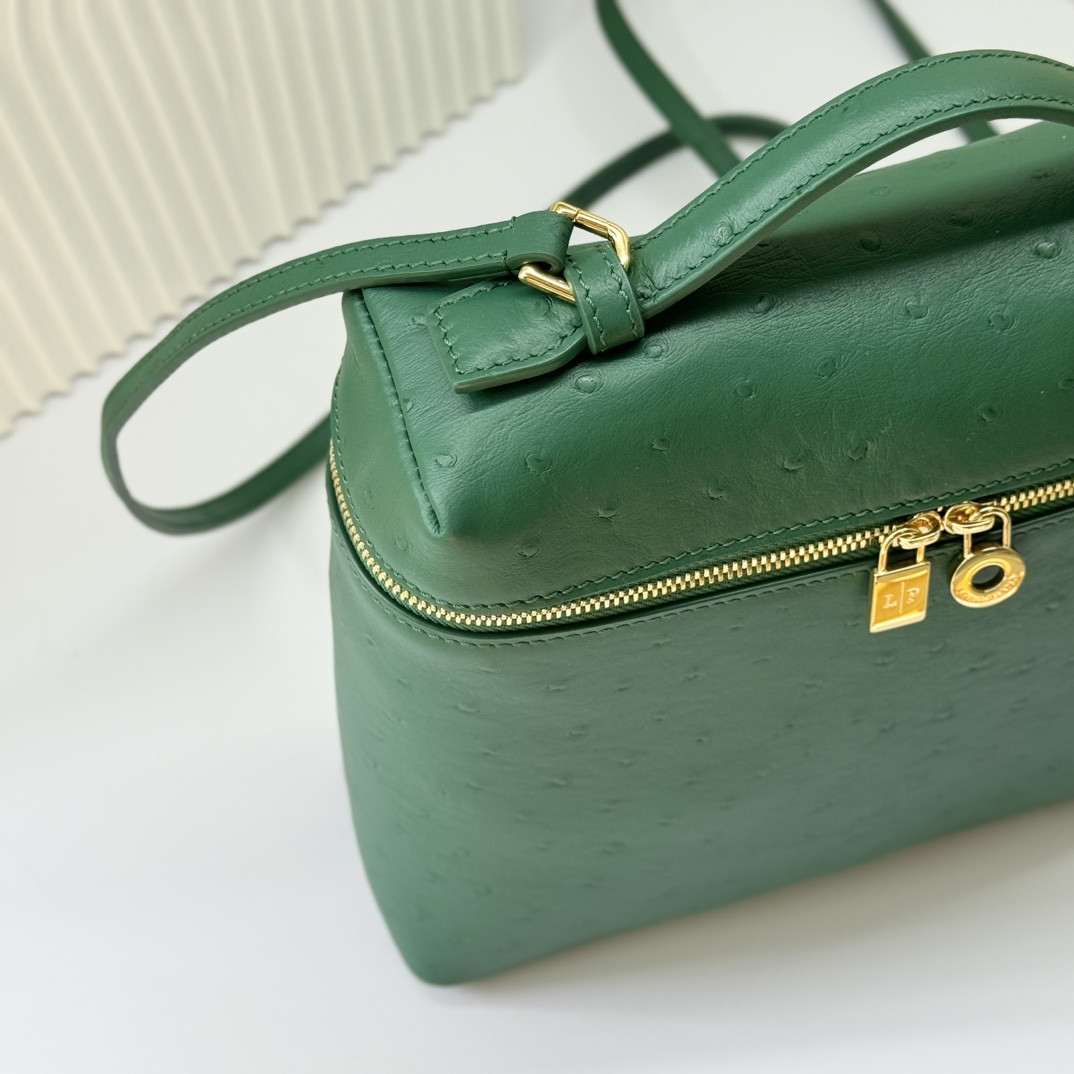 L0r0 P1ana Extra Pocket backpack L23.5 Ostrich-grained Leather 23 x 21 x 8 cm