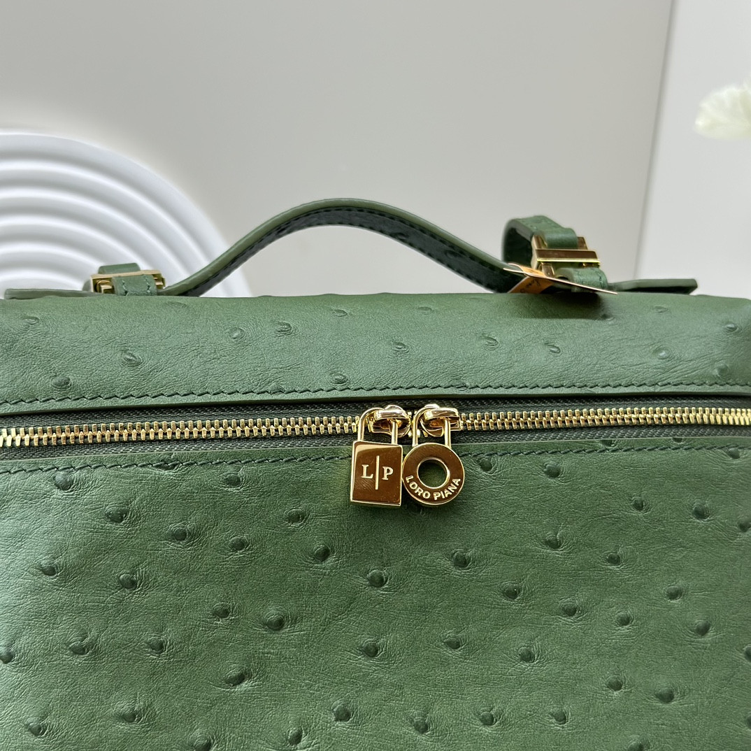 L0r0 P1ana Extra Pocket backpack L23.5 Ostrich-grained Leather 23 x 21 x 8 cm