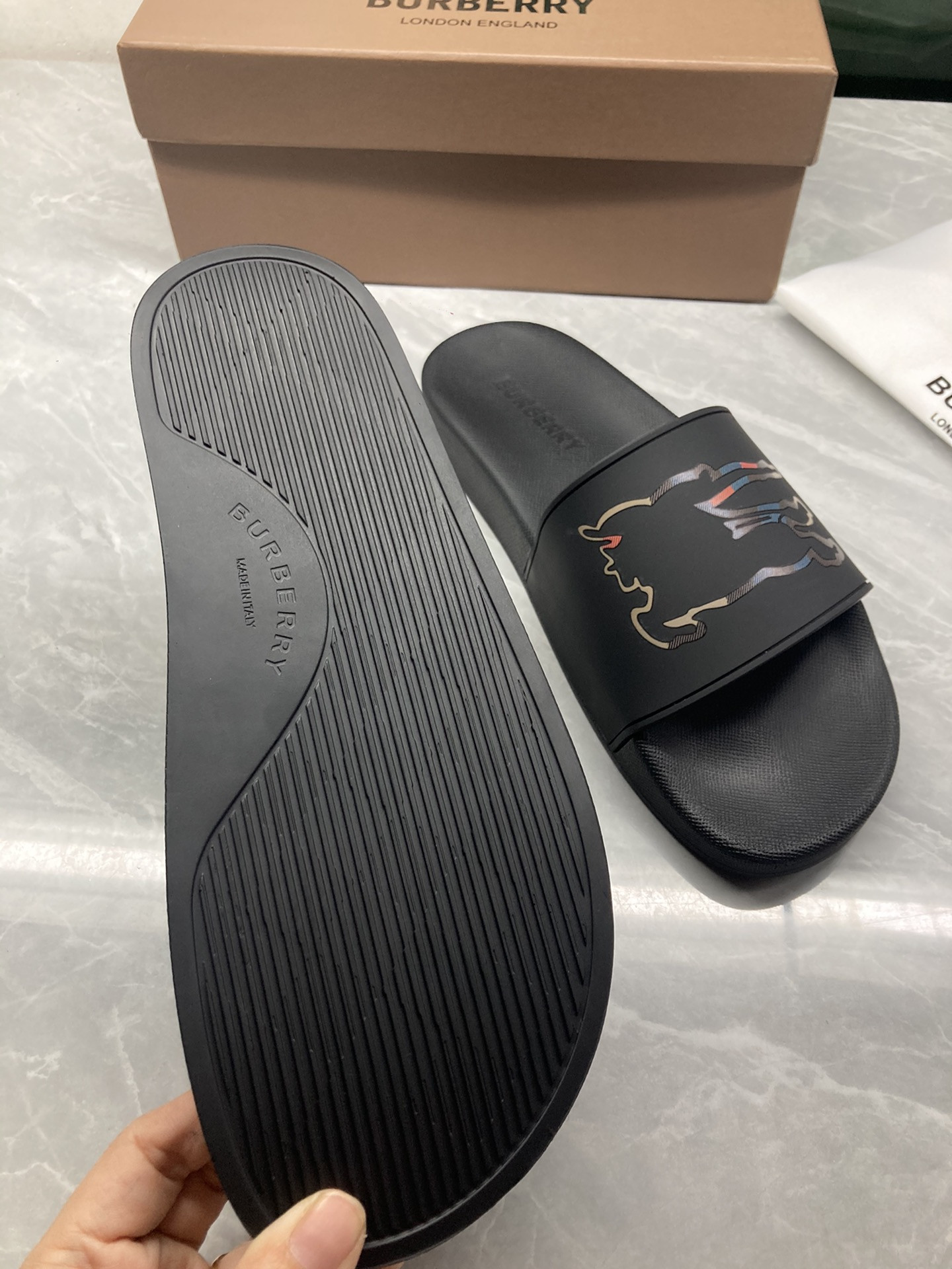 Bv*b*rry Slides