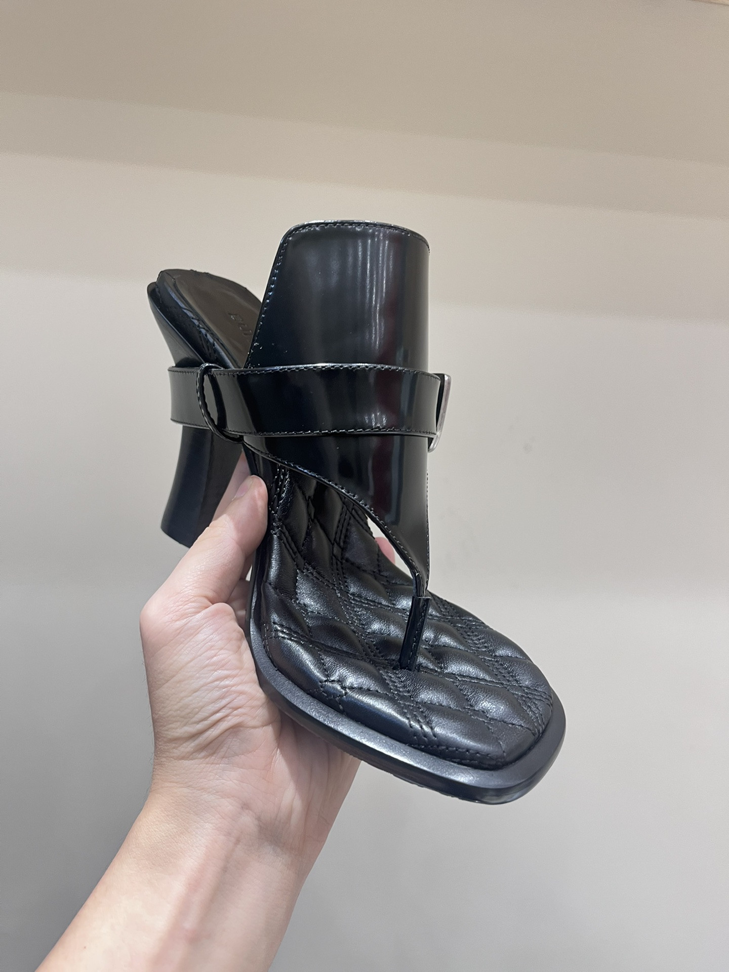 UA Bv*b*rry Slides