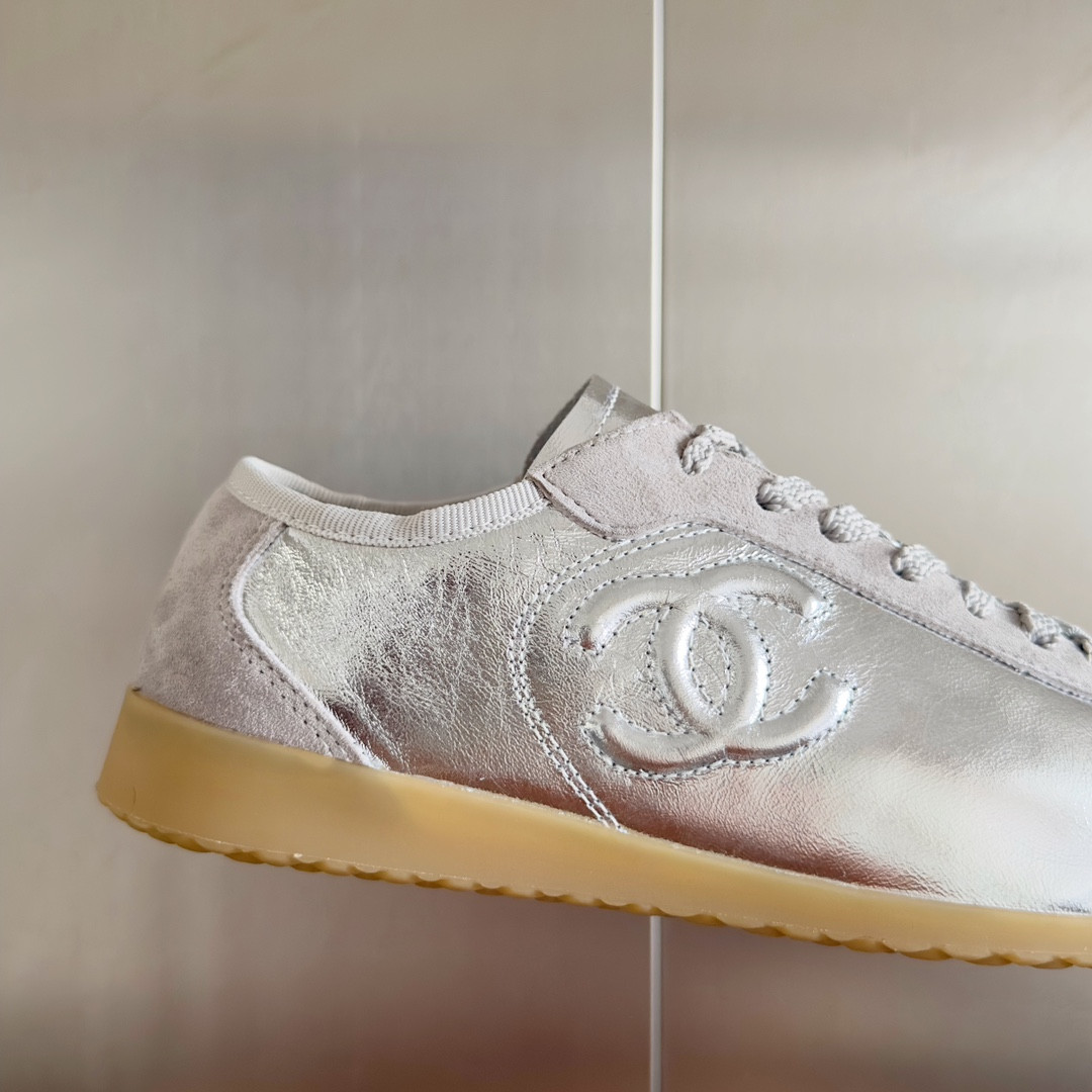 UA Ch**el SNEAKER