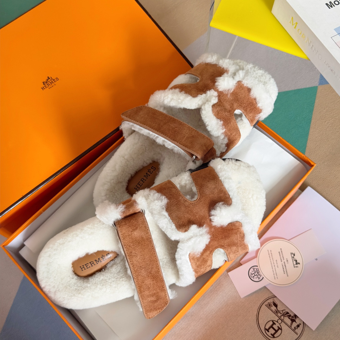 UA H**me5 Chypre sandal