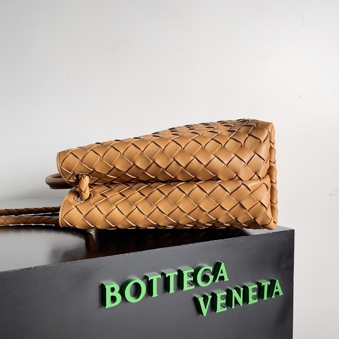 B0tt*ga Ven*ta Medium Andiamo 32x25x11CM