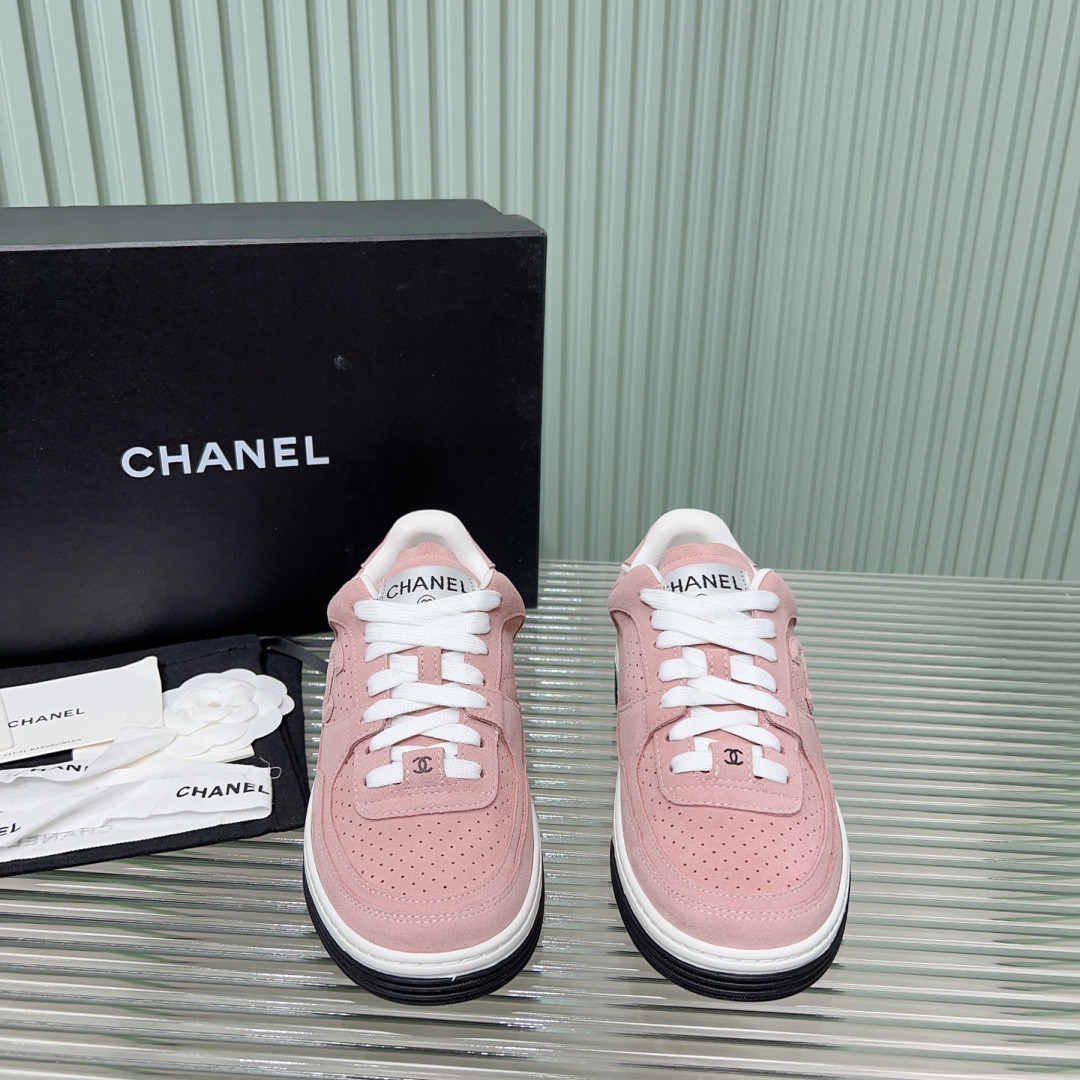 UA Ch**el SNEAKER