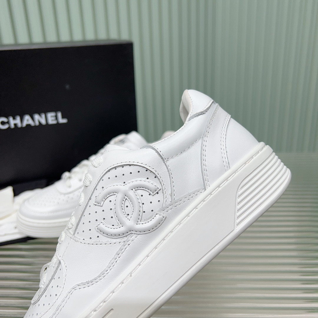 UA Ch**el SNEAKER